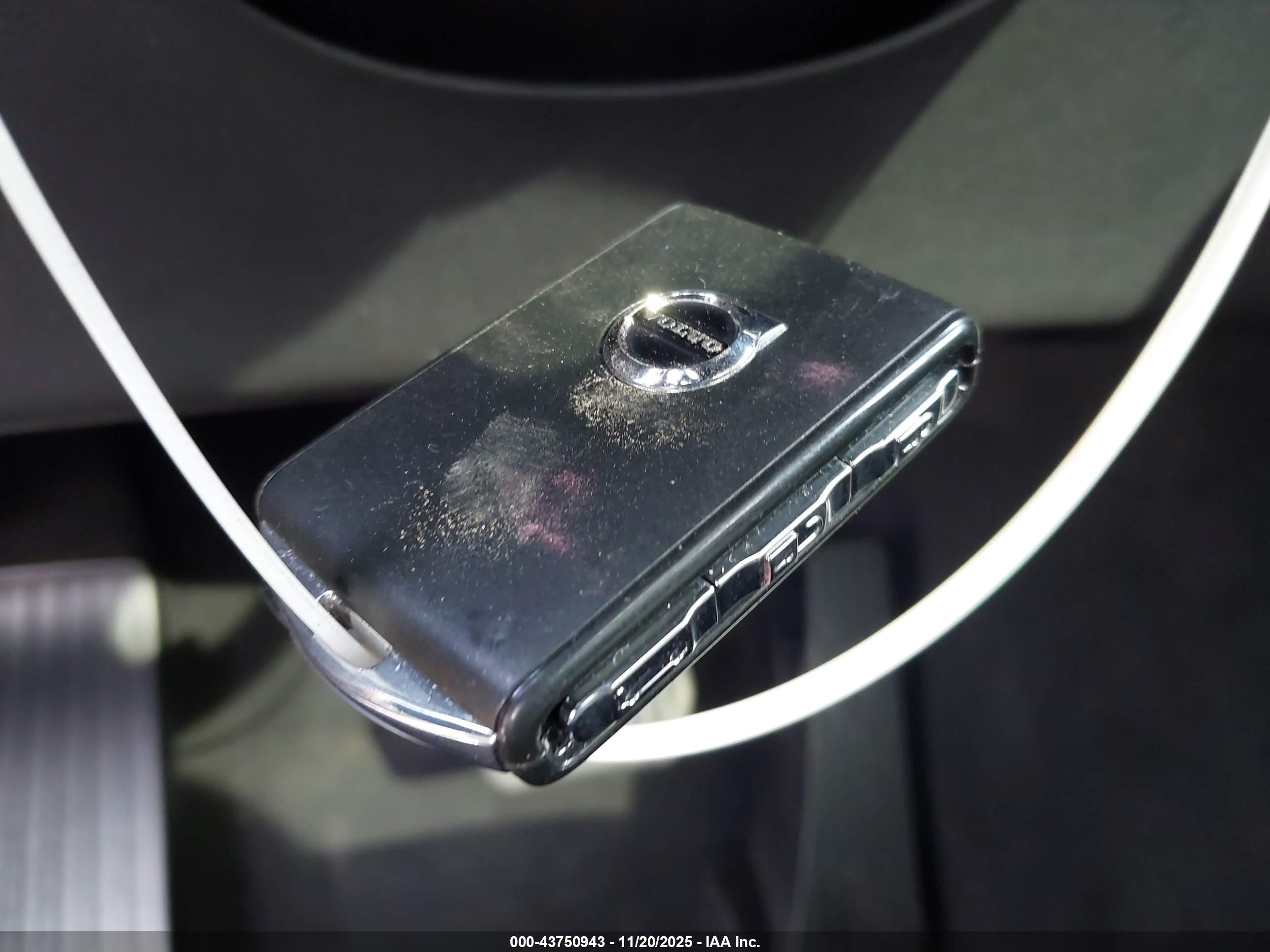 VOLVO XC90 image 11