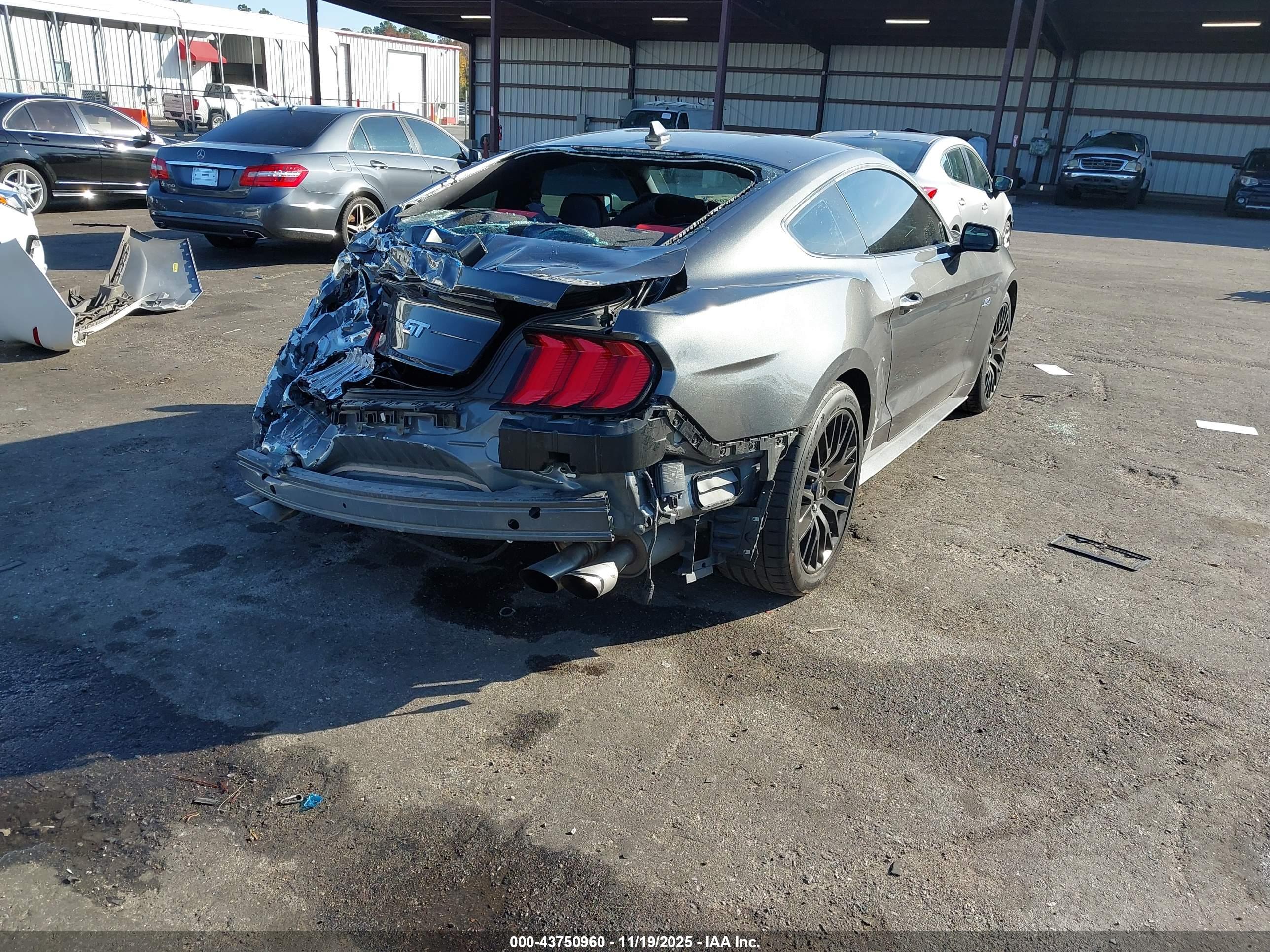 FORD MUSTANG image 4