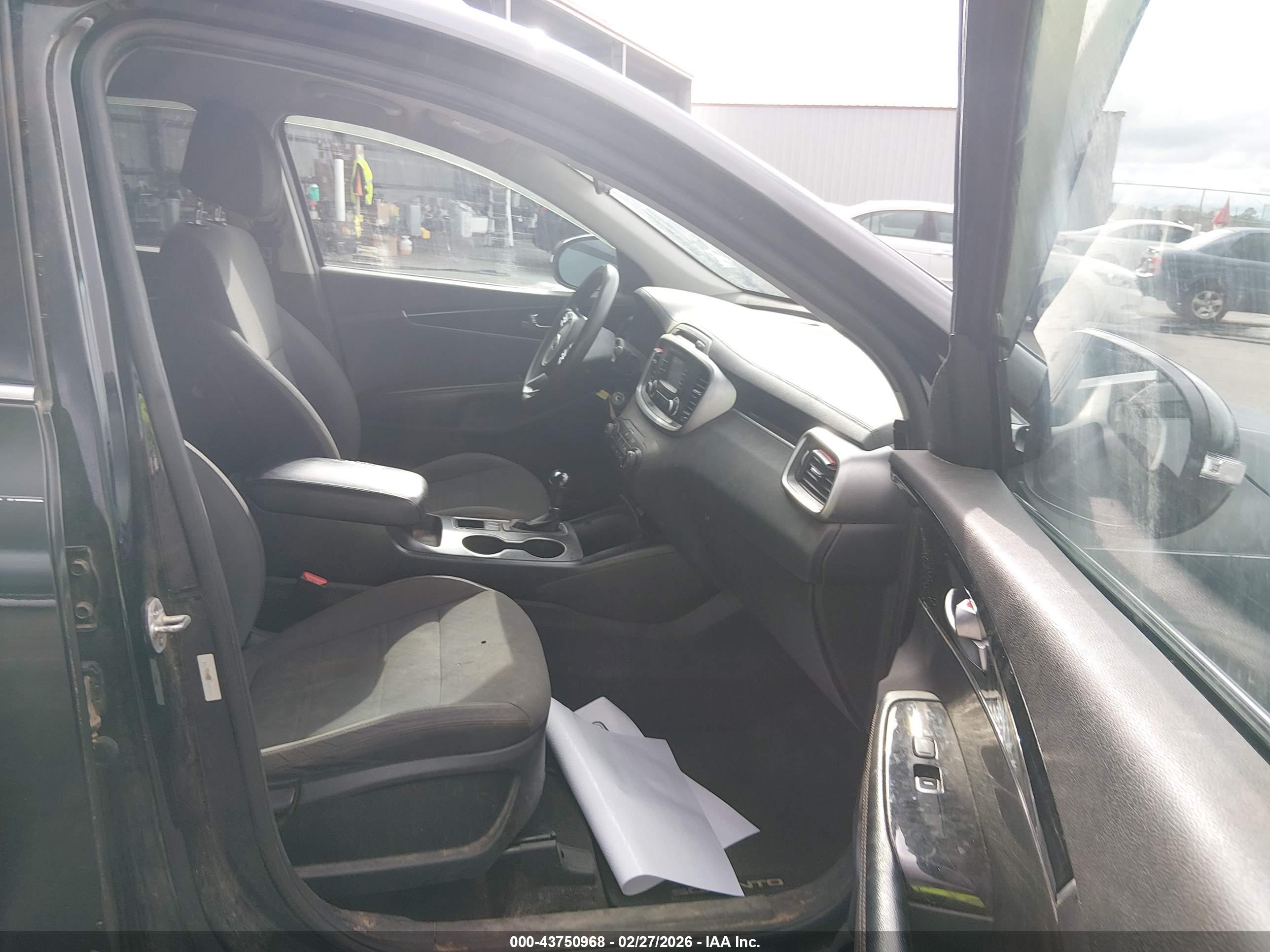 KIA SORENTO image 5
