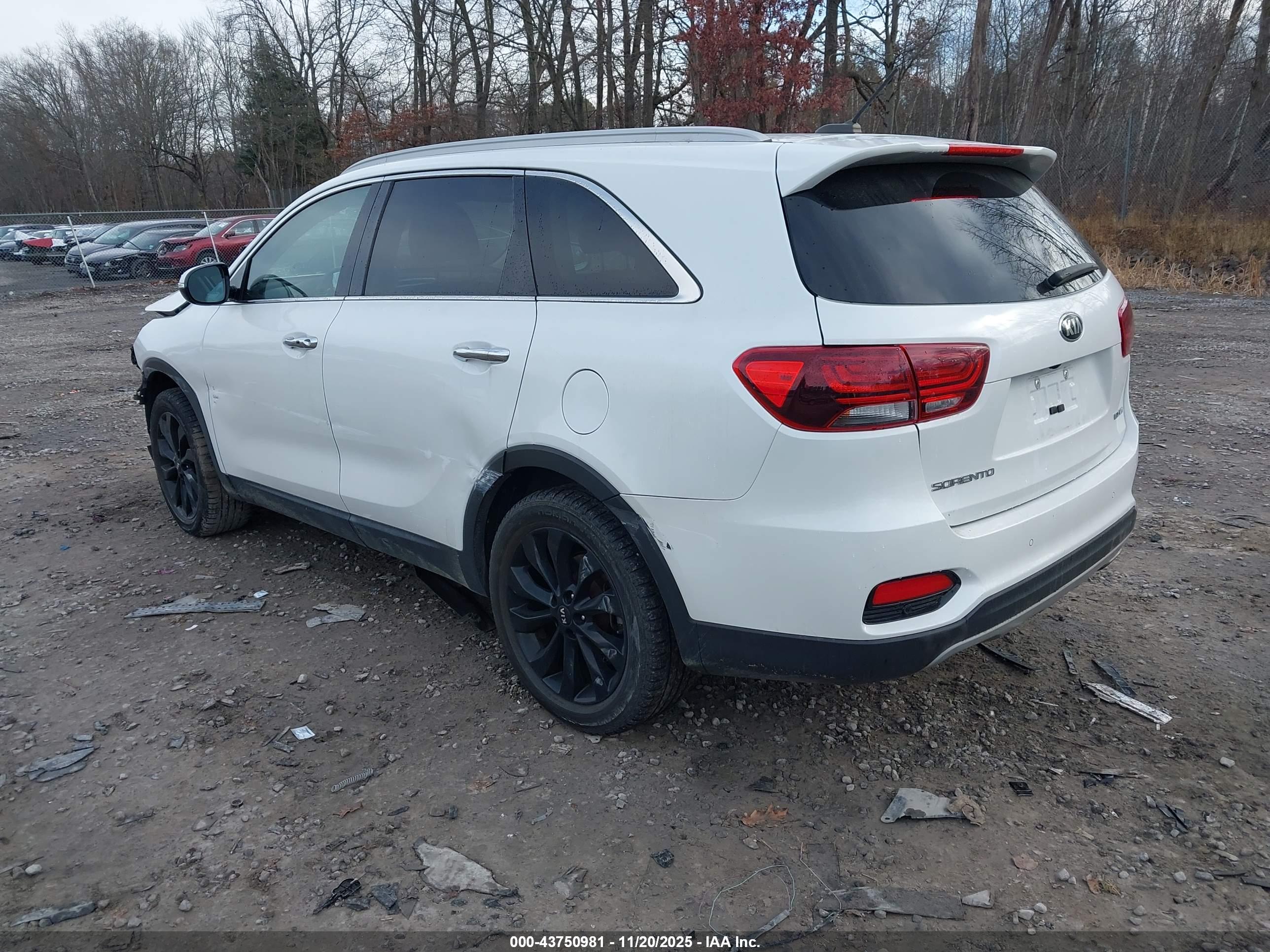 KIA SORENTO image 3