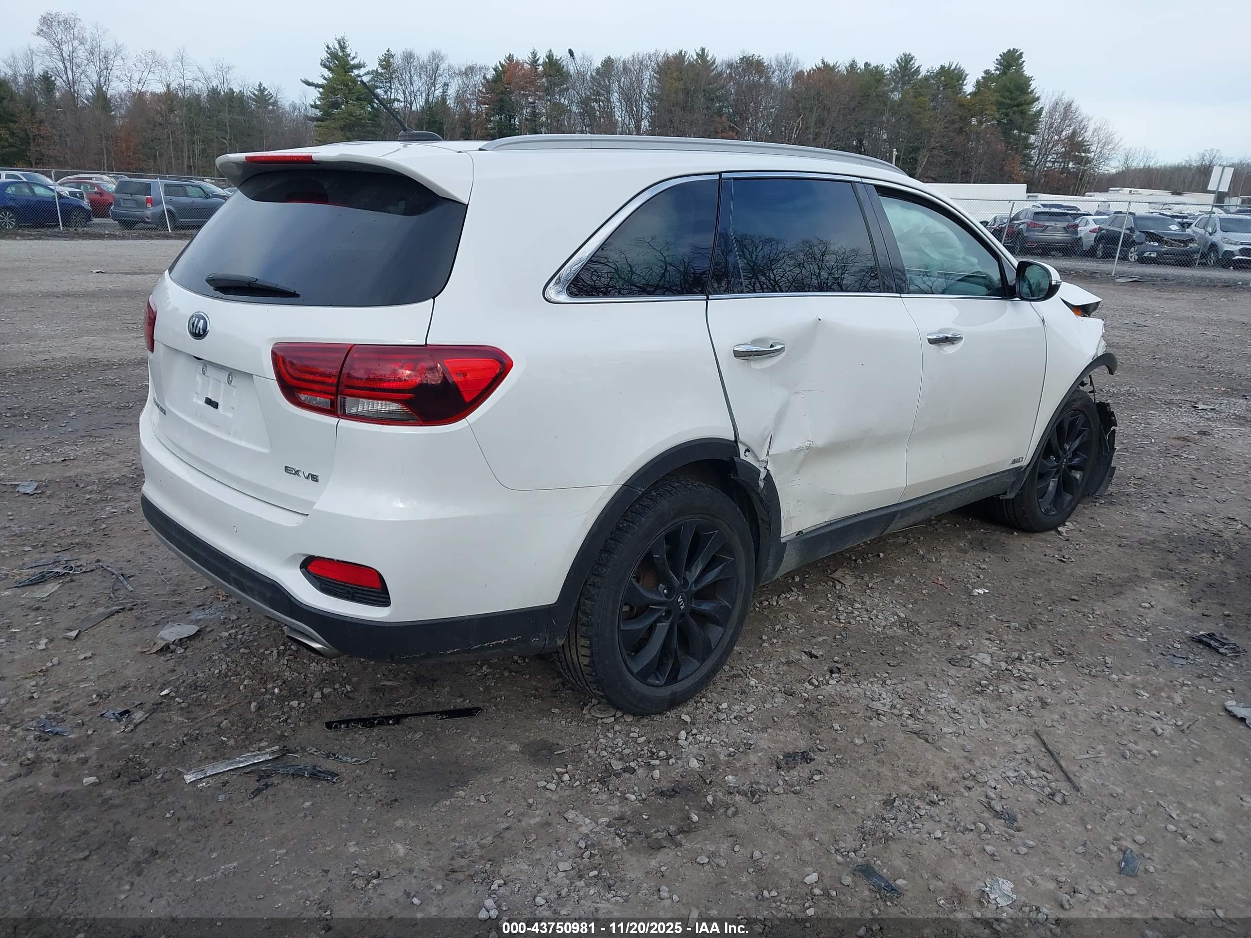 KIA SORENTO image 4