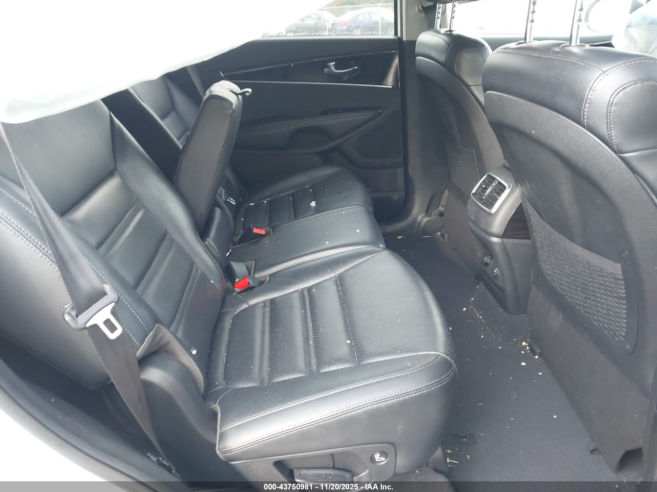 KIA SORENTO image 8