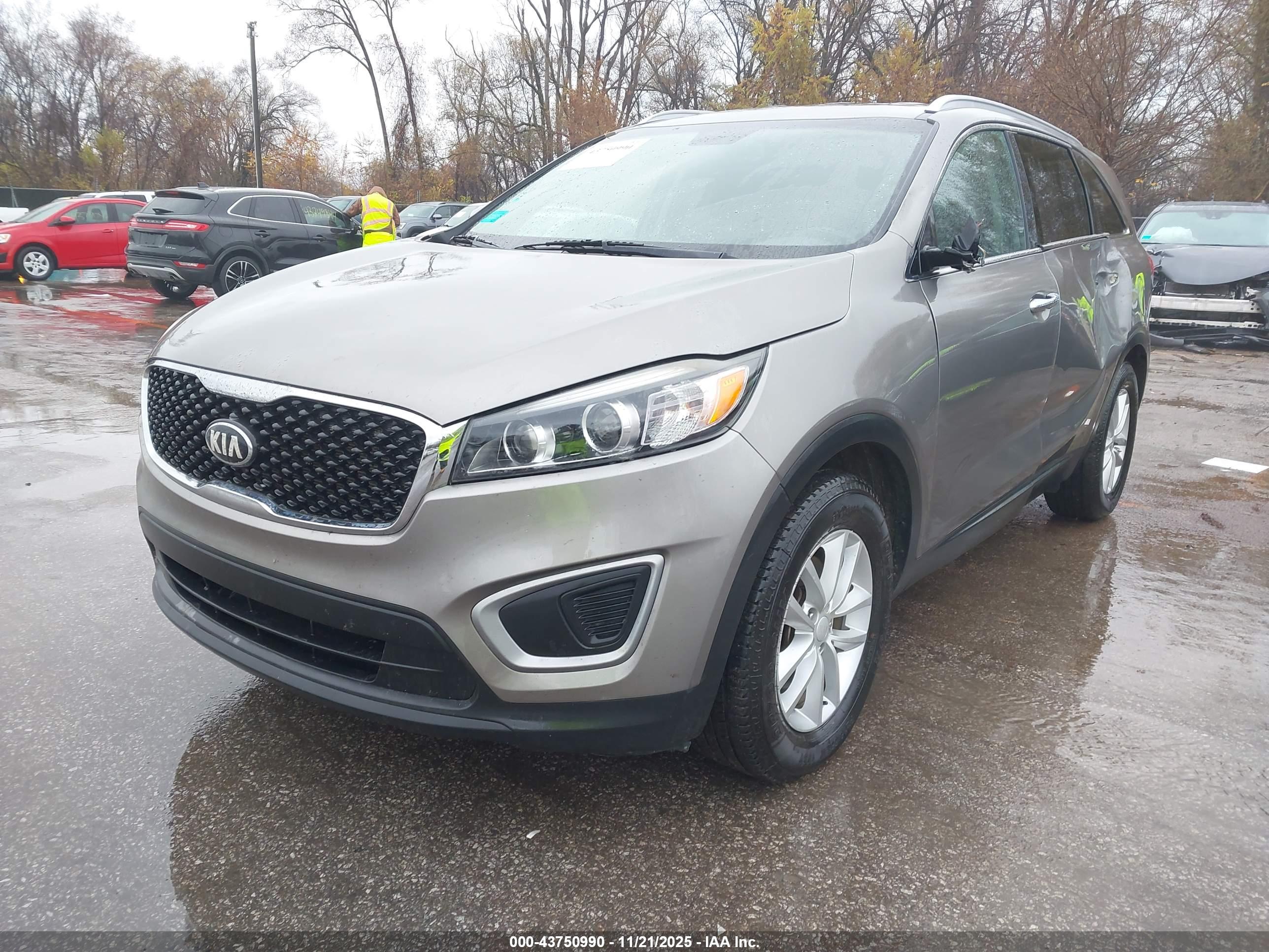 KIA SORENTO image 2