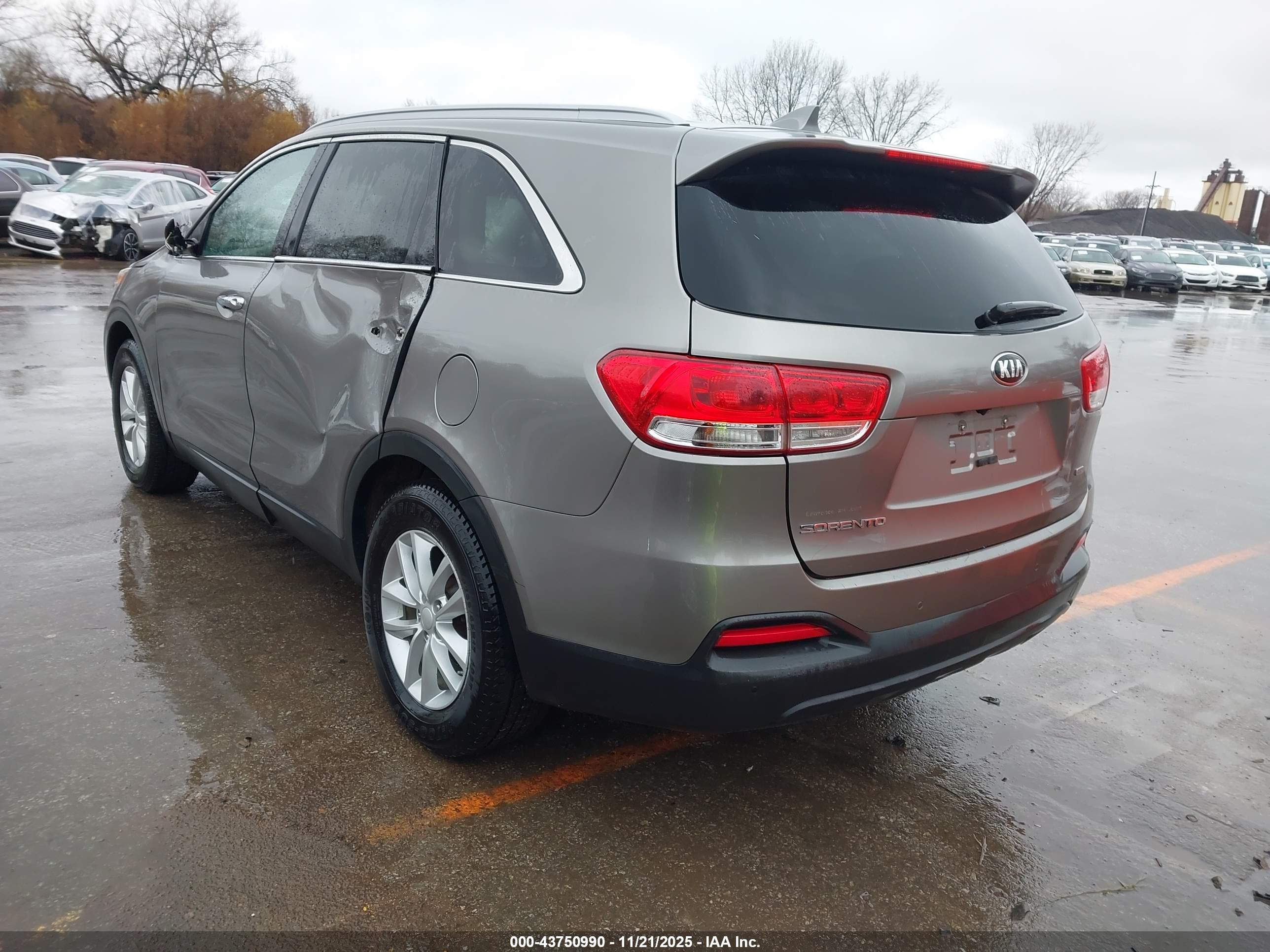 KIA SORENTO image 3