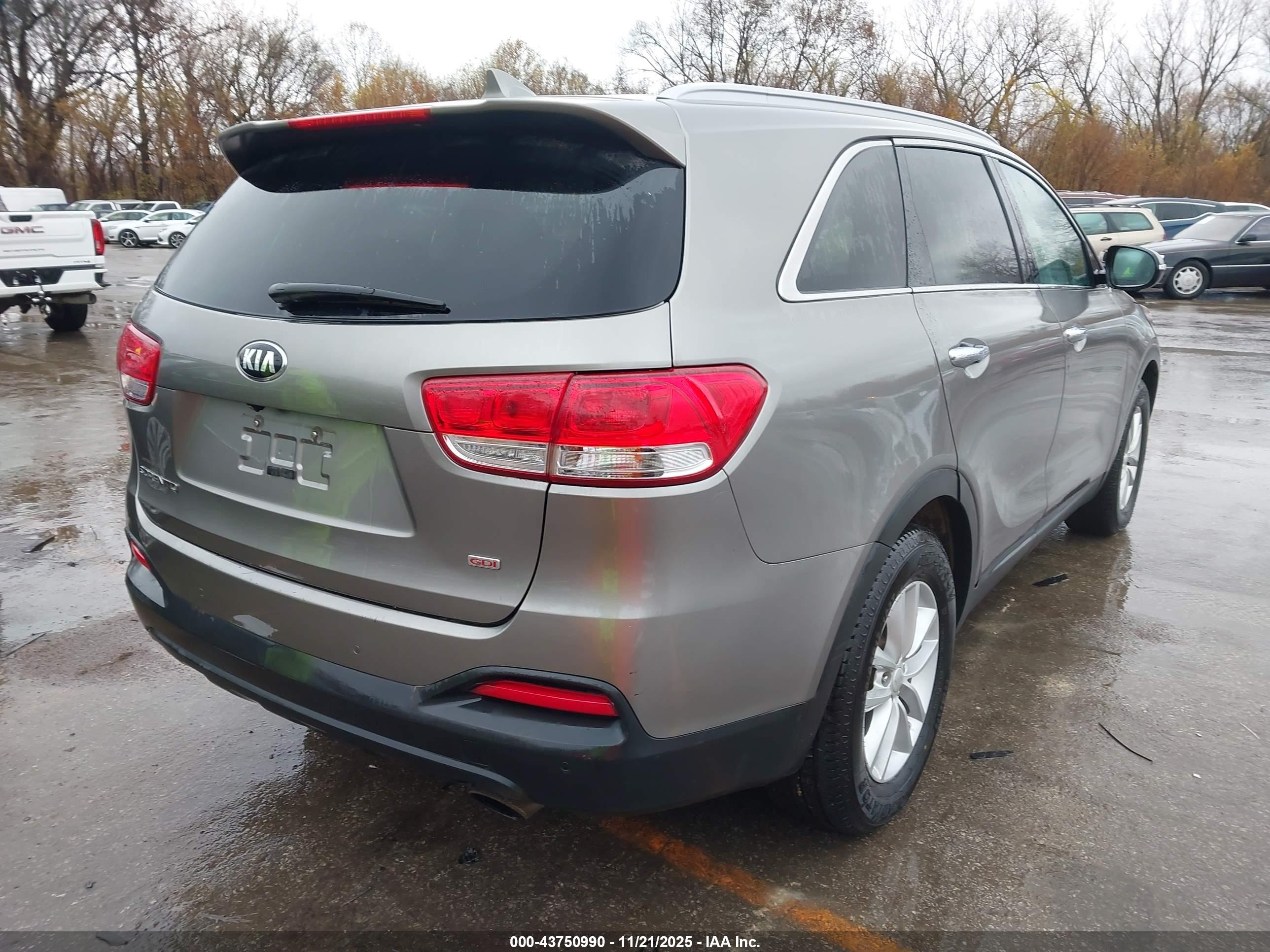 KIA SORENTO image 4