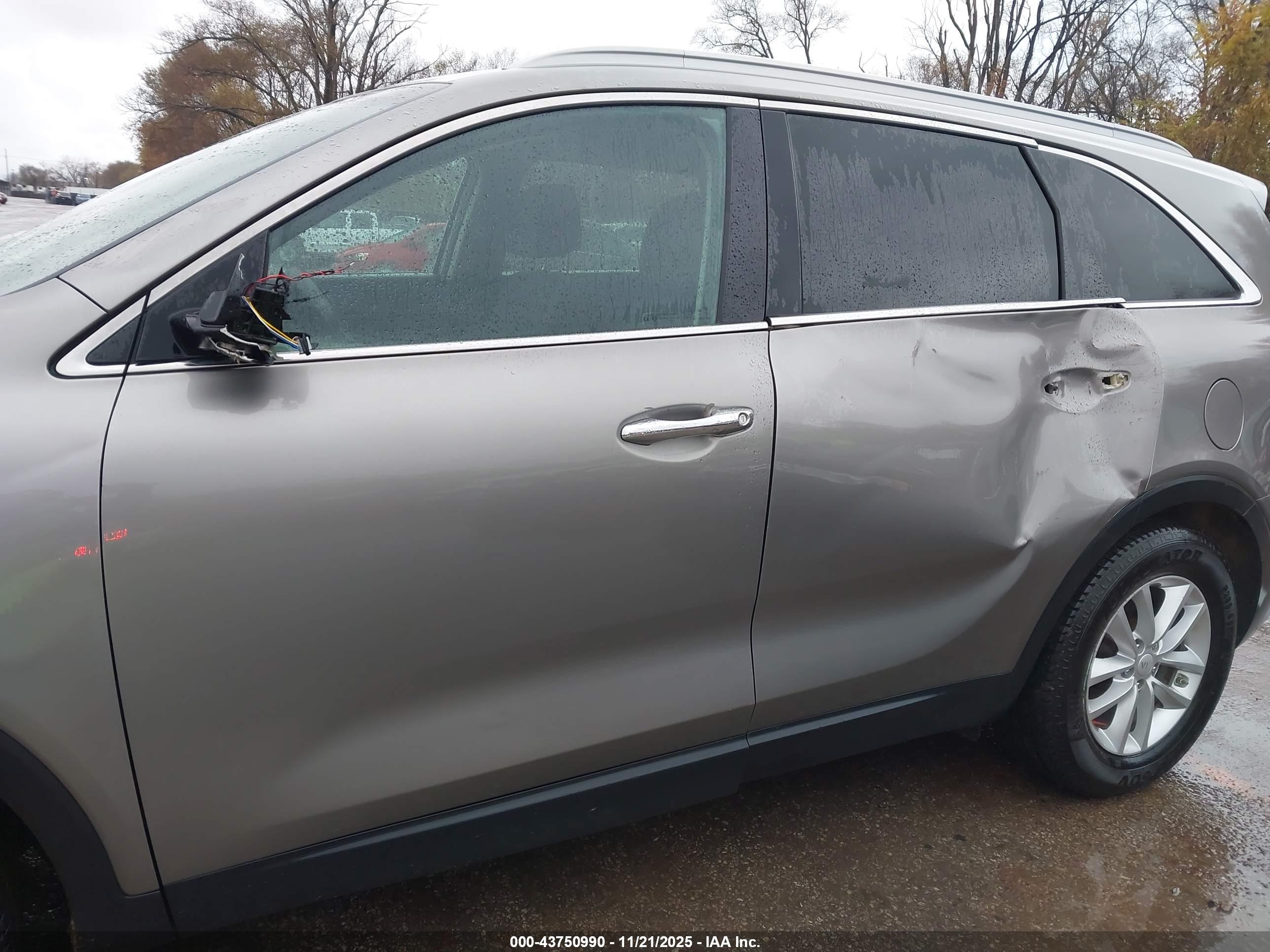 KIA SORENTO image 6