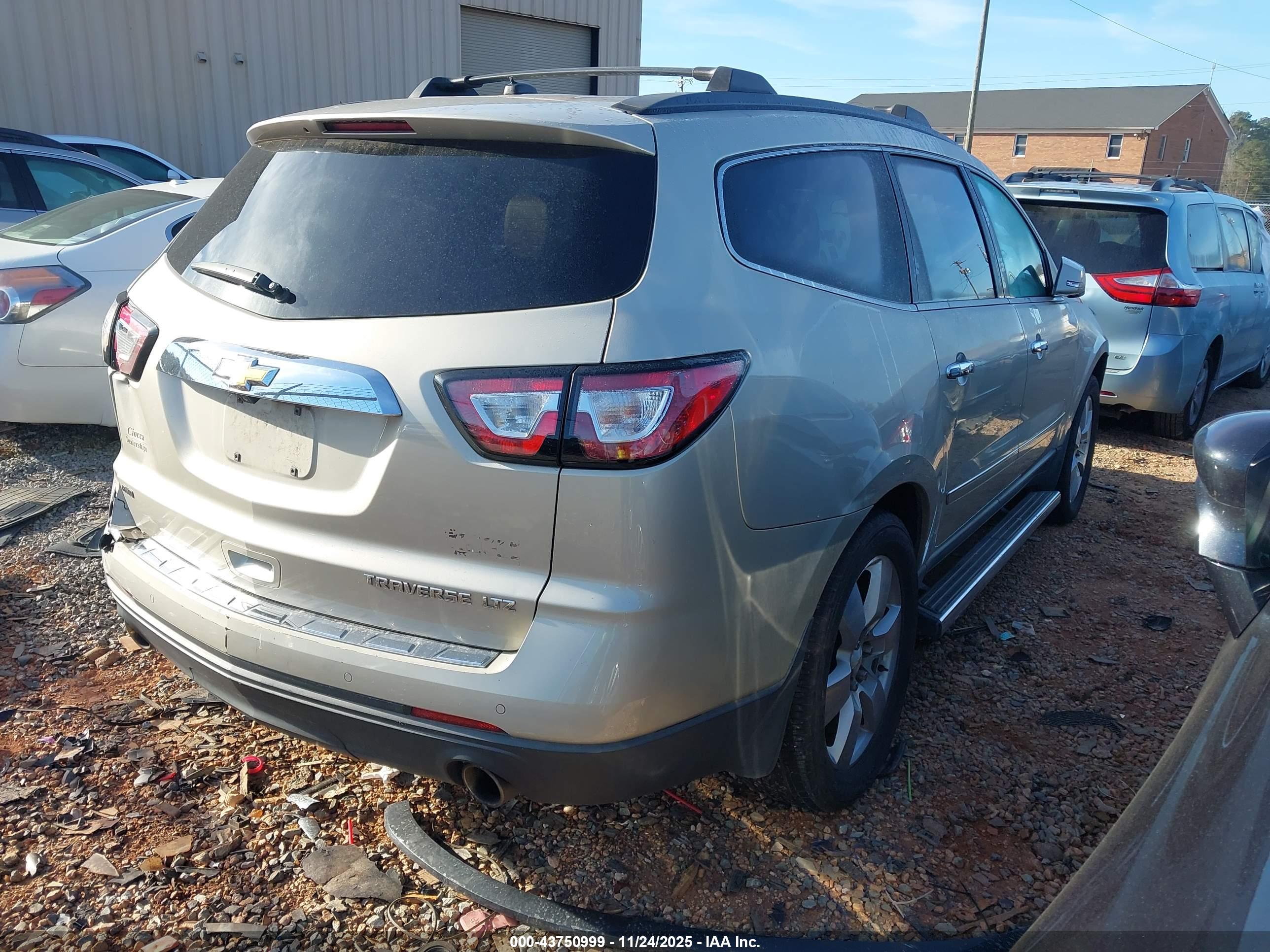 CHEVROLET TRAVERSE image 4