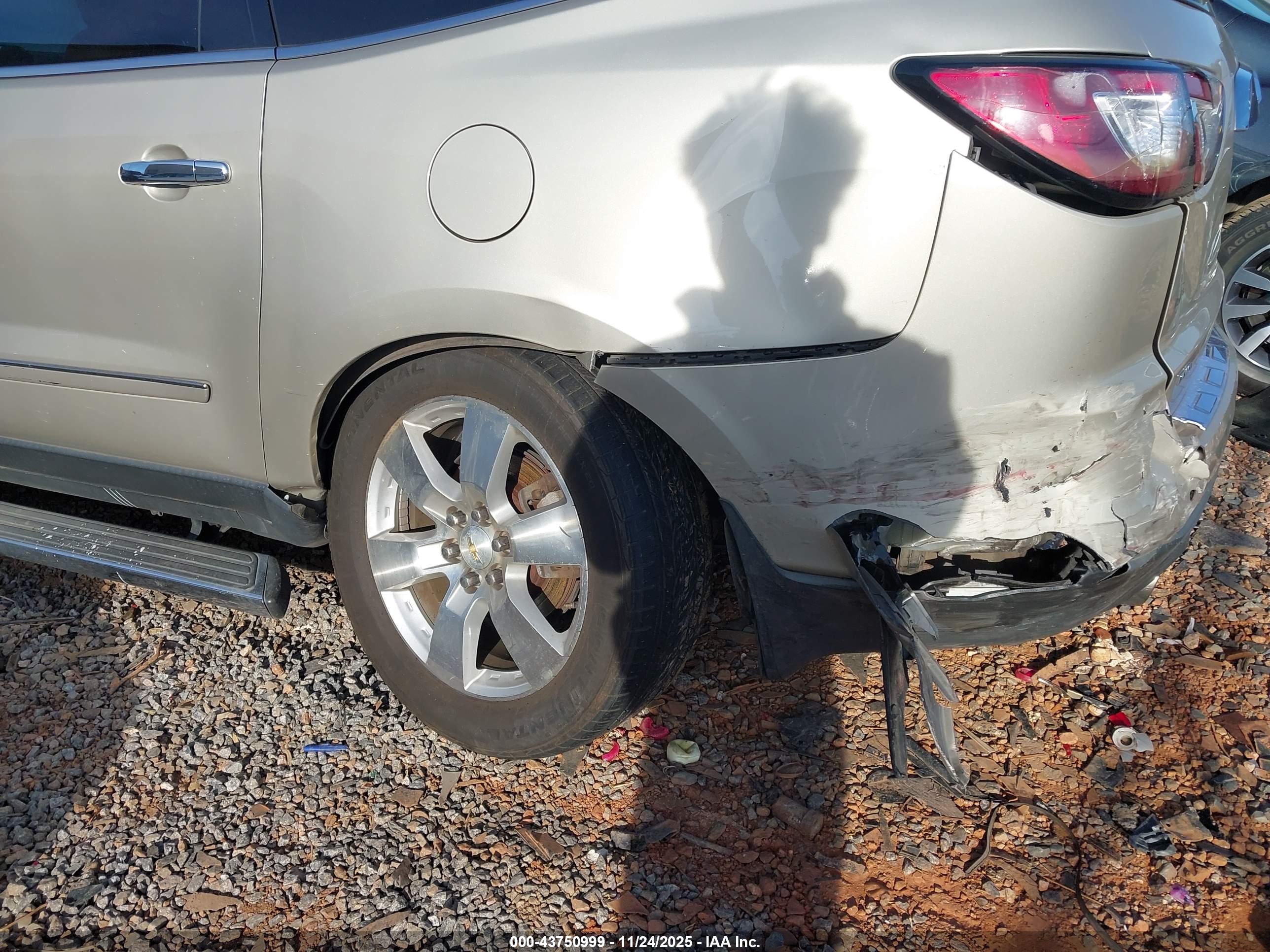 CHEVROLET TRAVERSE image 6