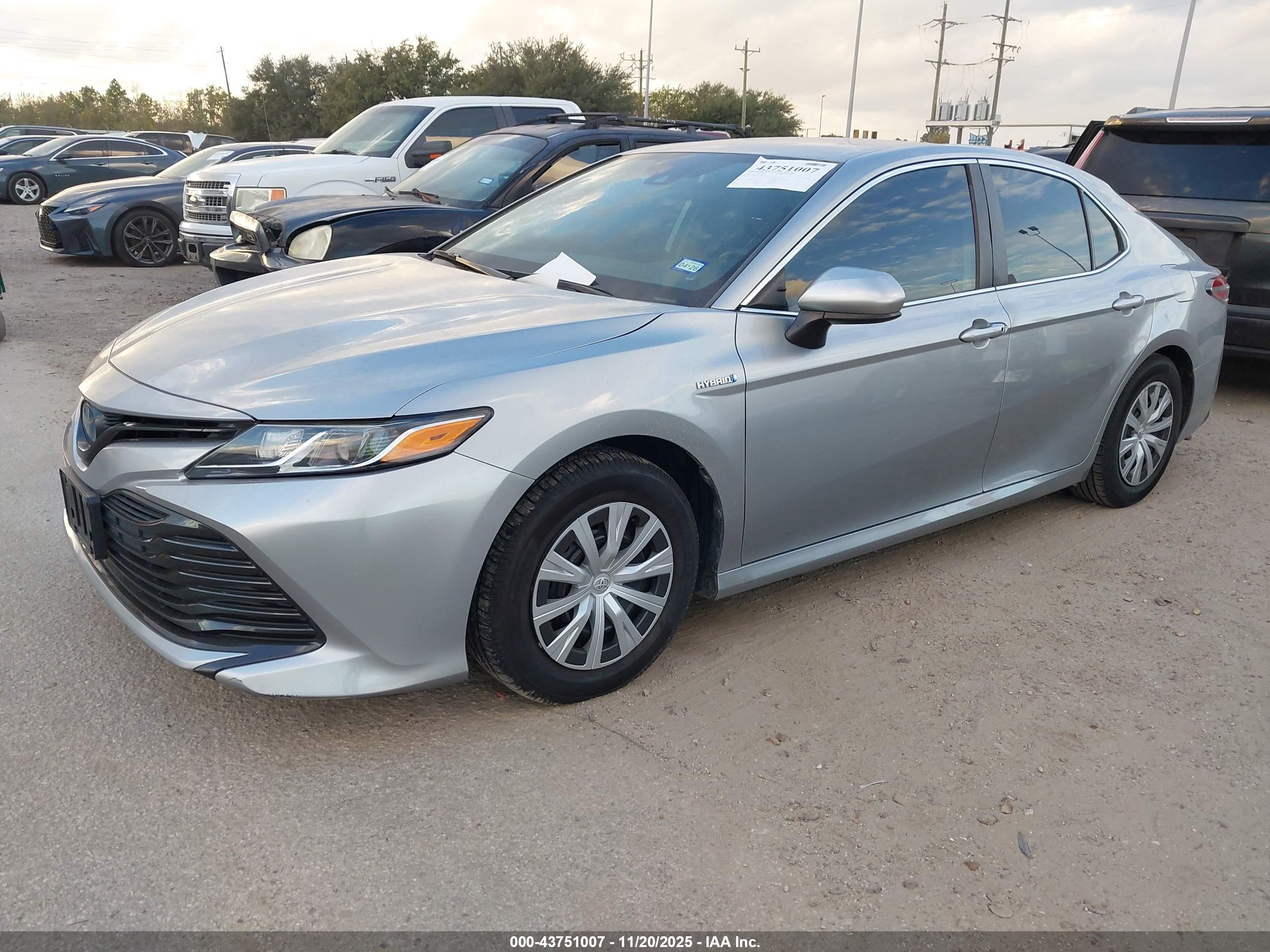 TOYOTA CAMRY image 2