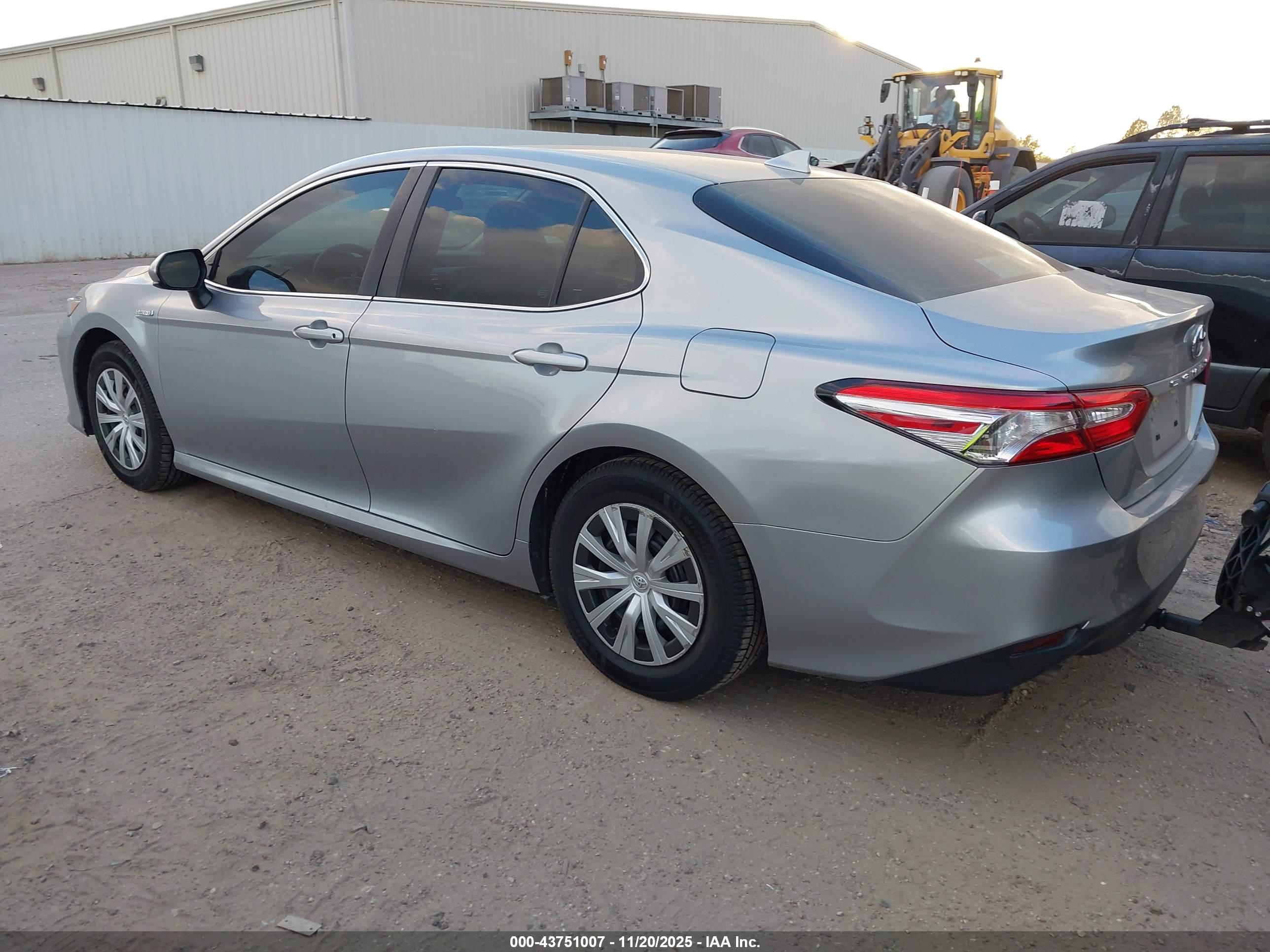 TOYOTA CAMRY image 3
