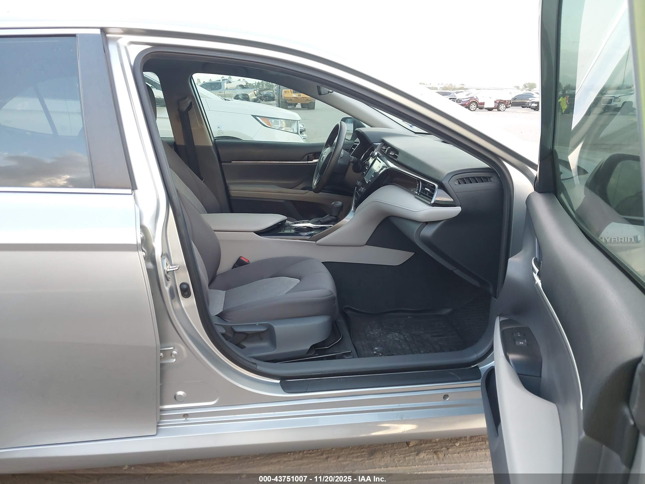 TOYOTA CAMRY image 5