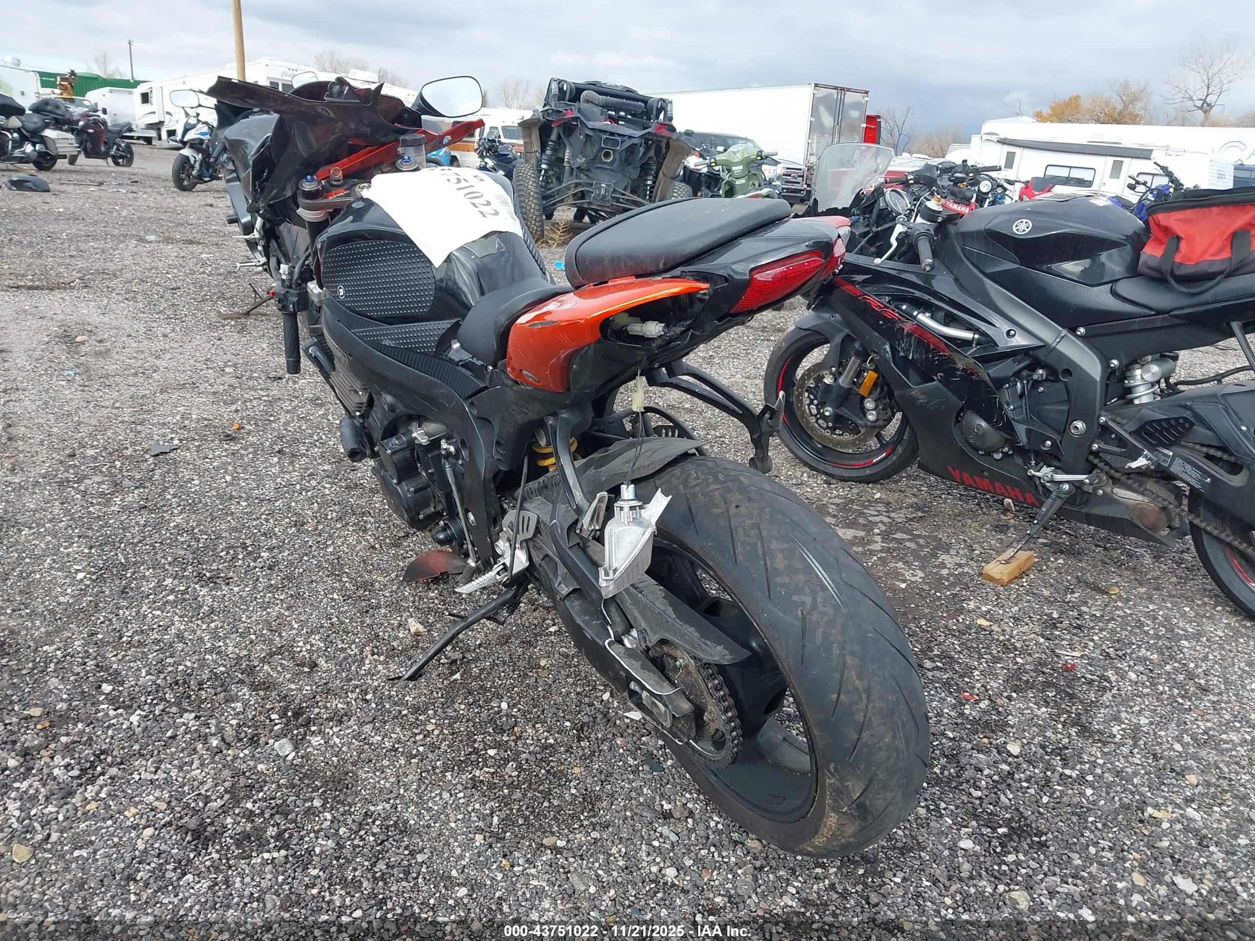 SUZUKI GSX-R750 image 3