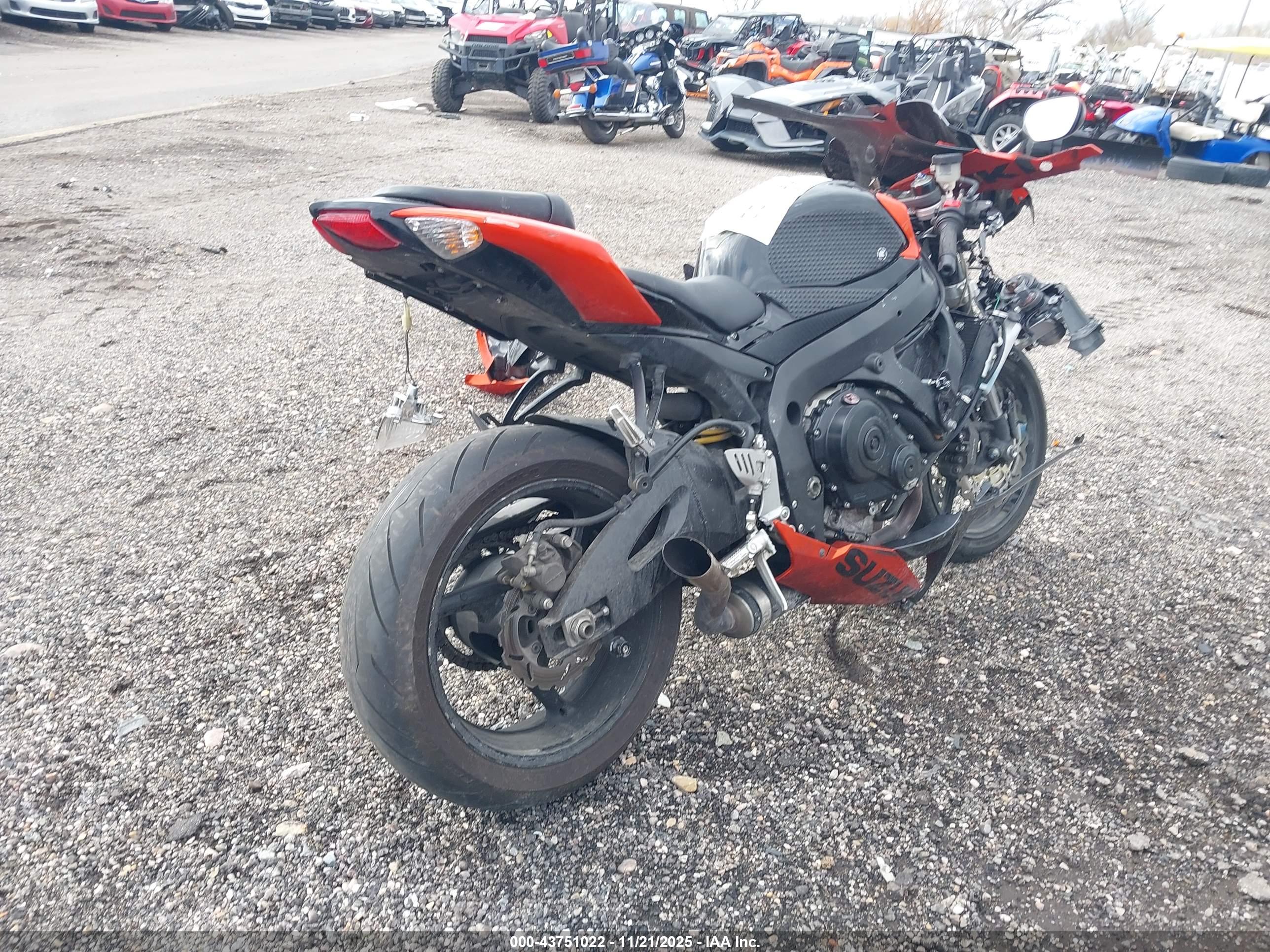 SUZUKI GSX-R750 image 4