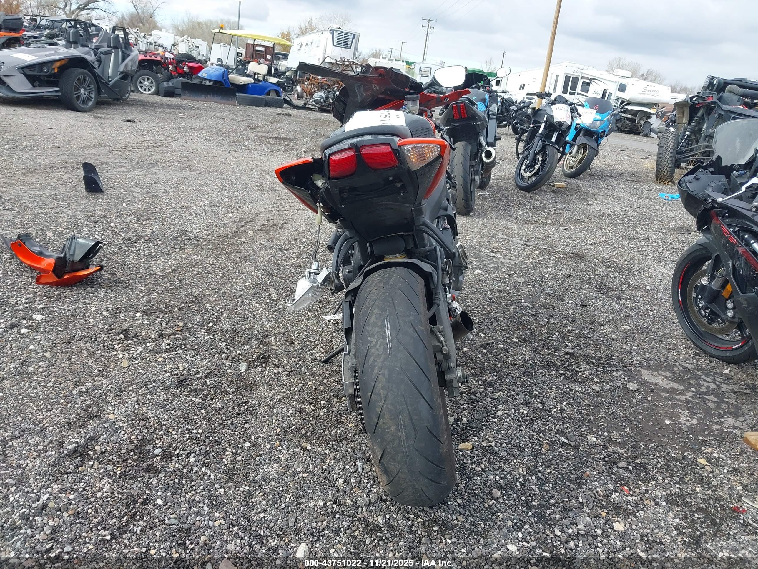 SUZUKI GSX-R750 image 6