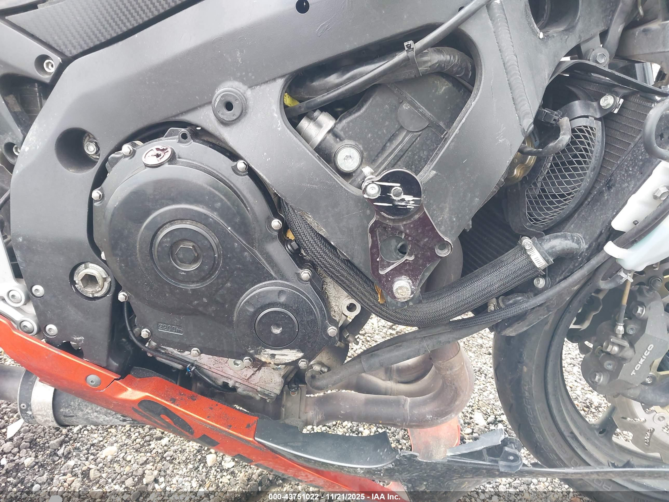 SUZUKI GSX-R750 image 8