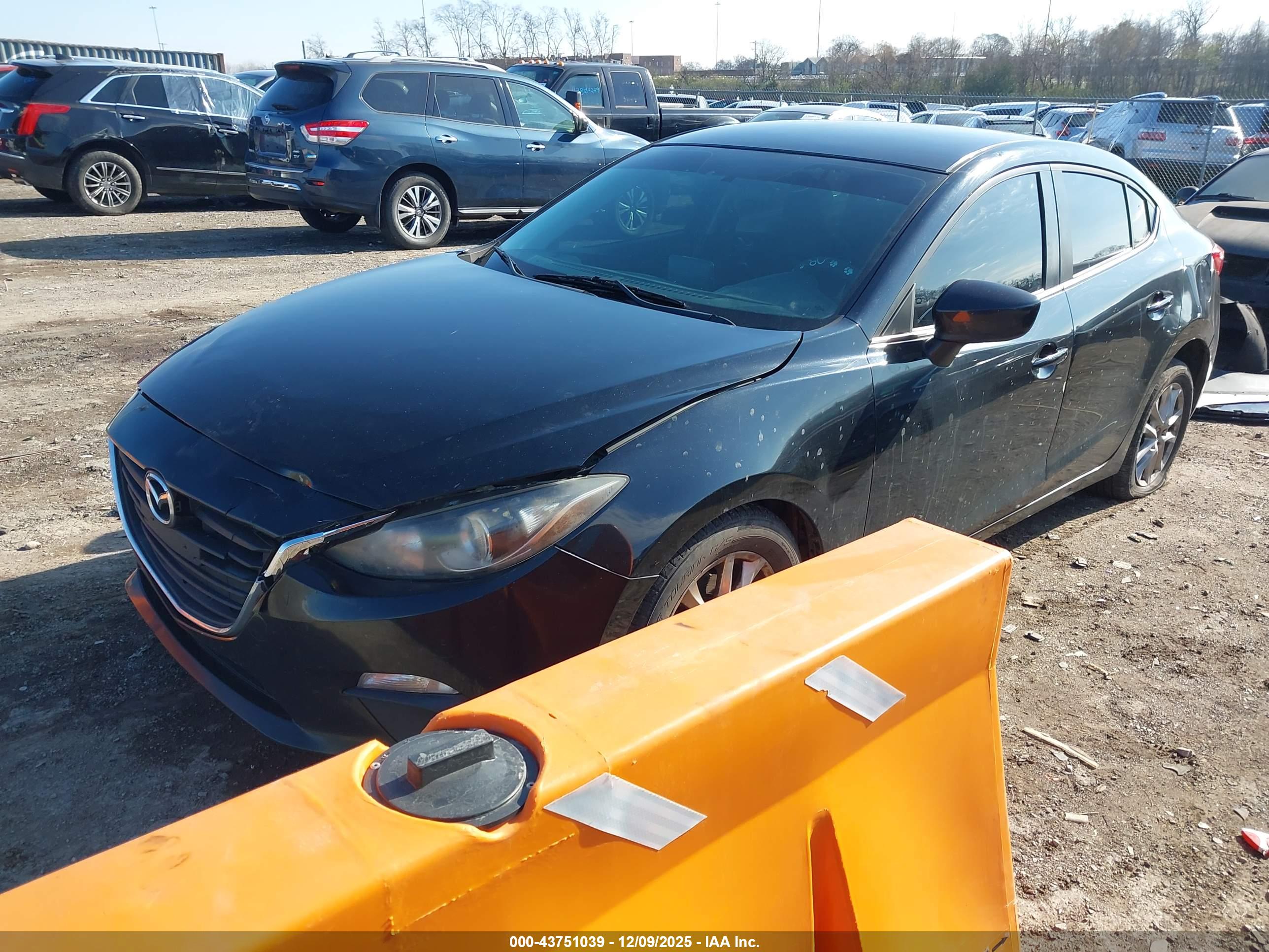 MAZDA MAZDA3 image 2