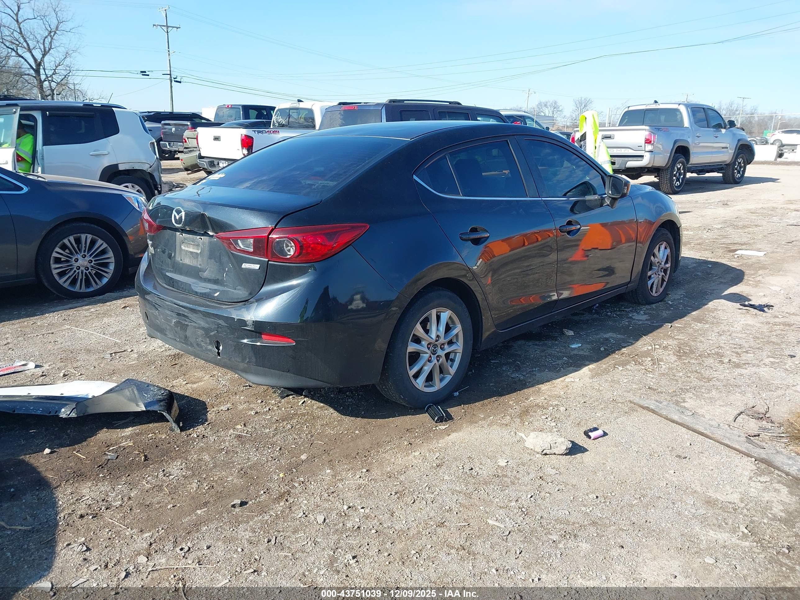 MAZDA MAZDA3 image 4