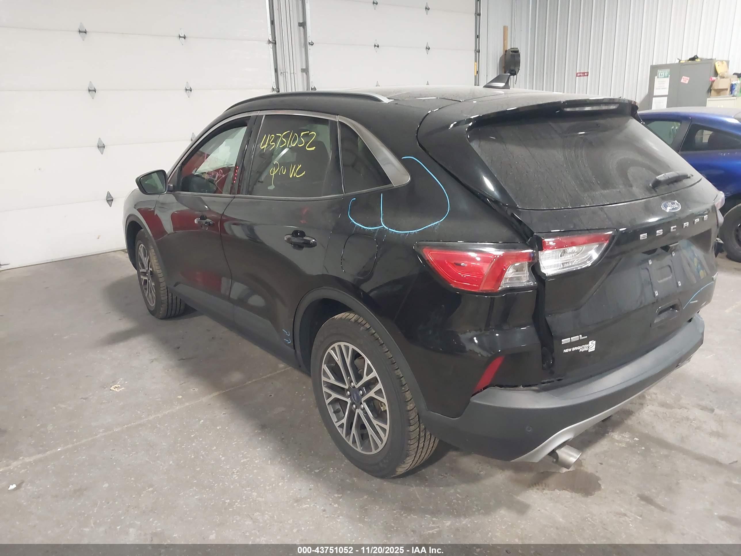 FORD ESCAPE image 3
