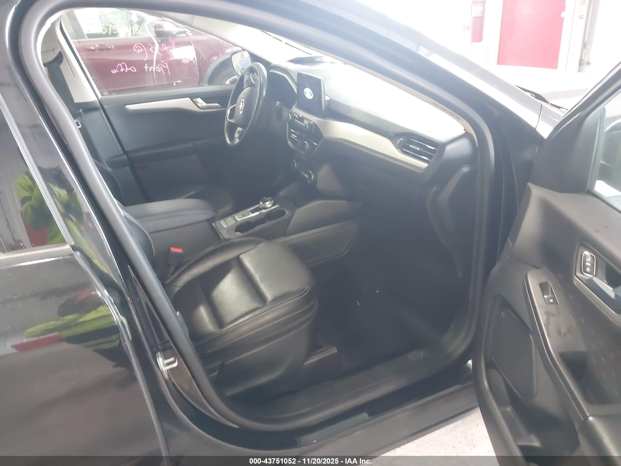 FORD ESCAPE image 5