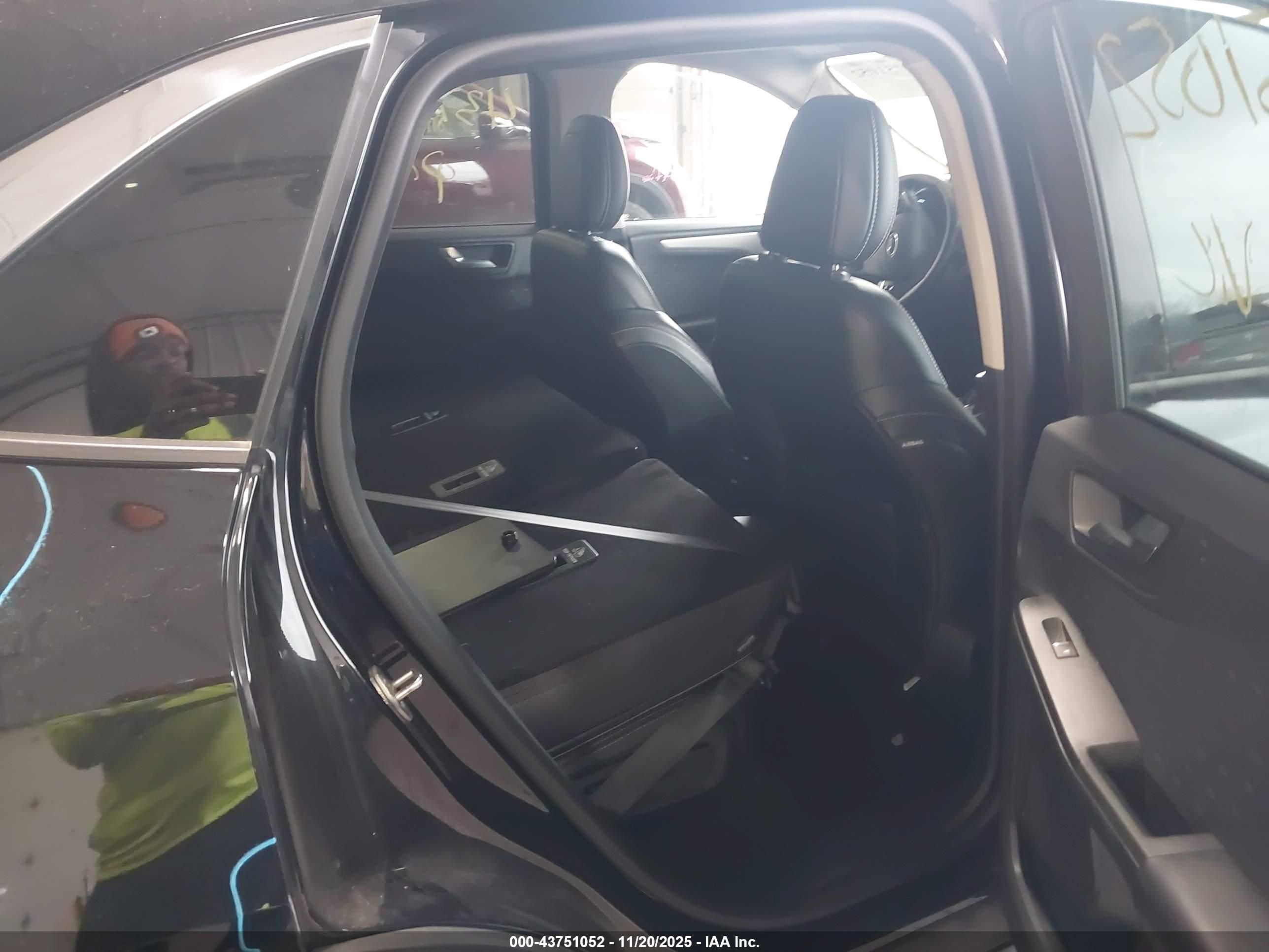 FORD ESCAPE image 8