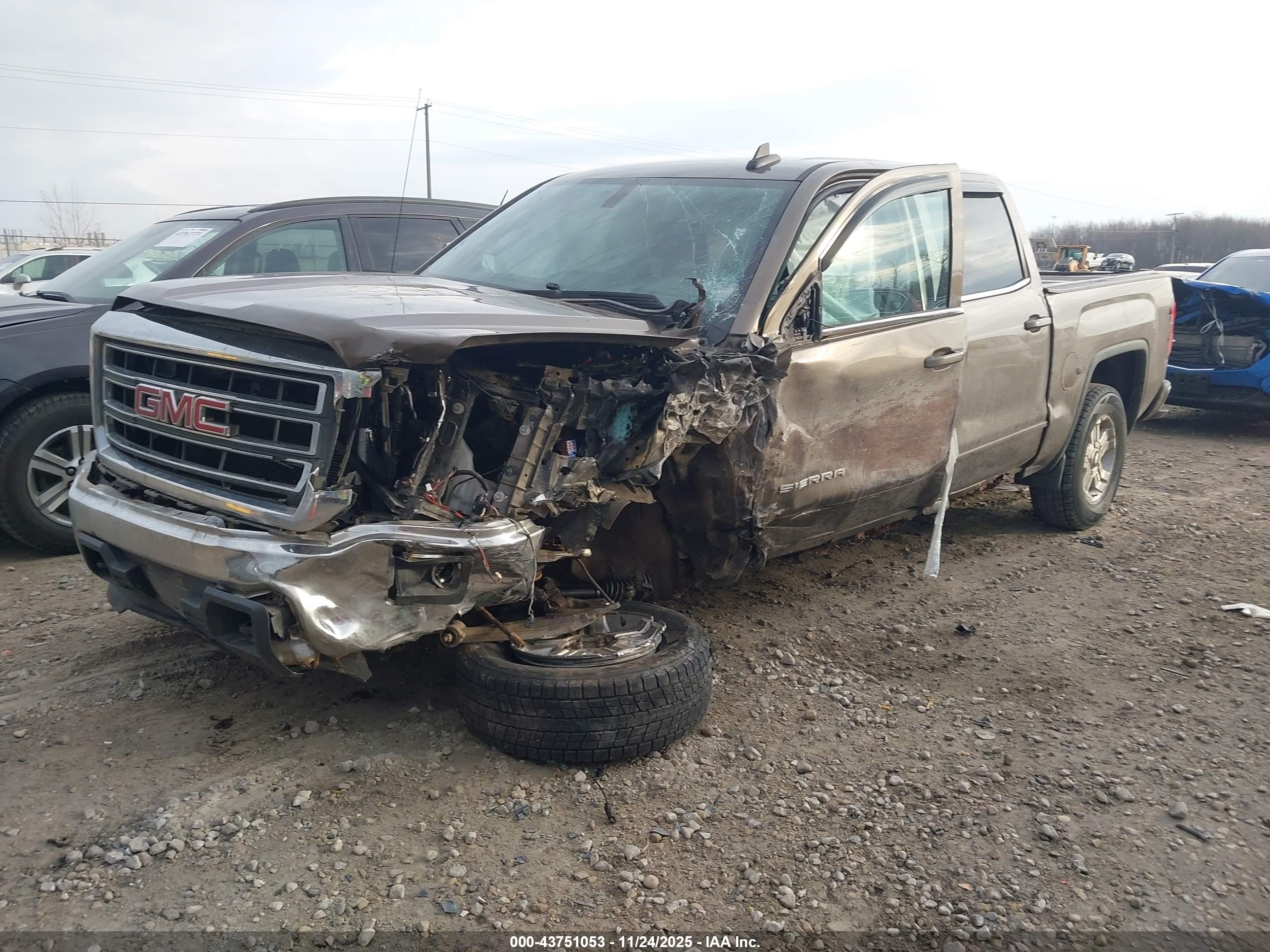 GMC SIERRA image 2