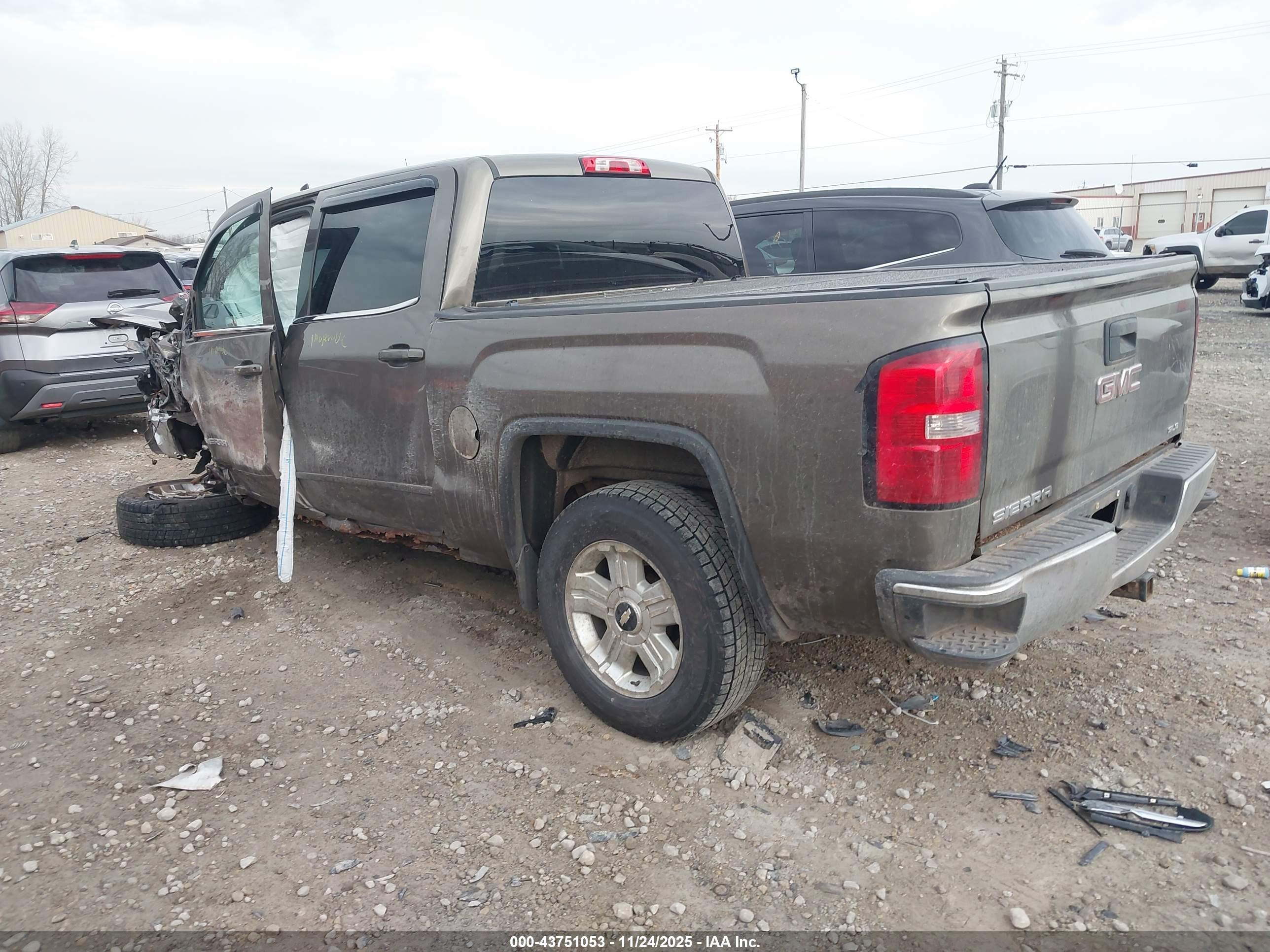 GMC SIERRA image 3