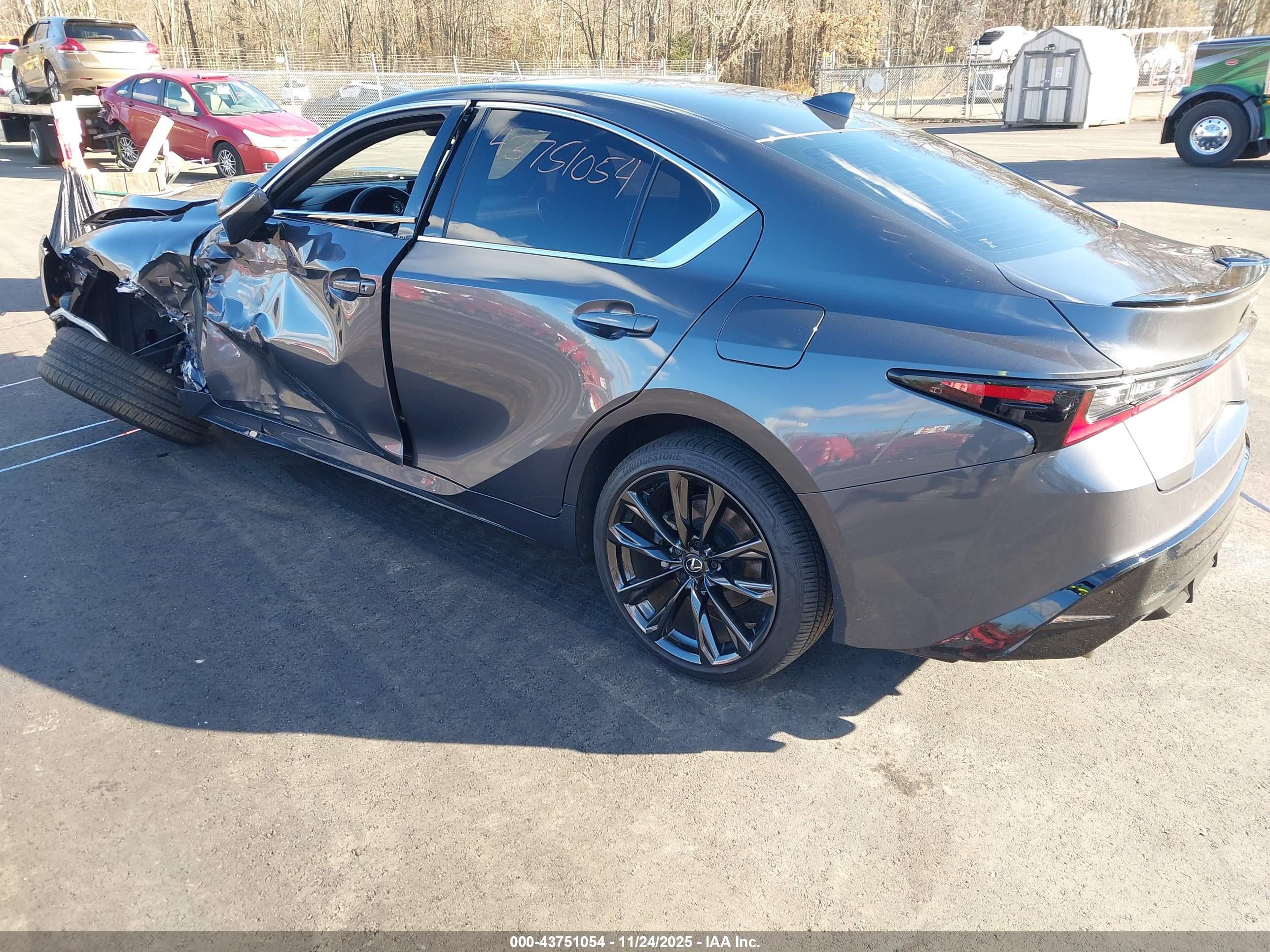 LEXUS IS image 3