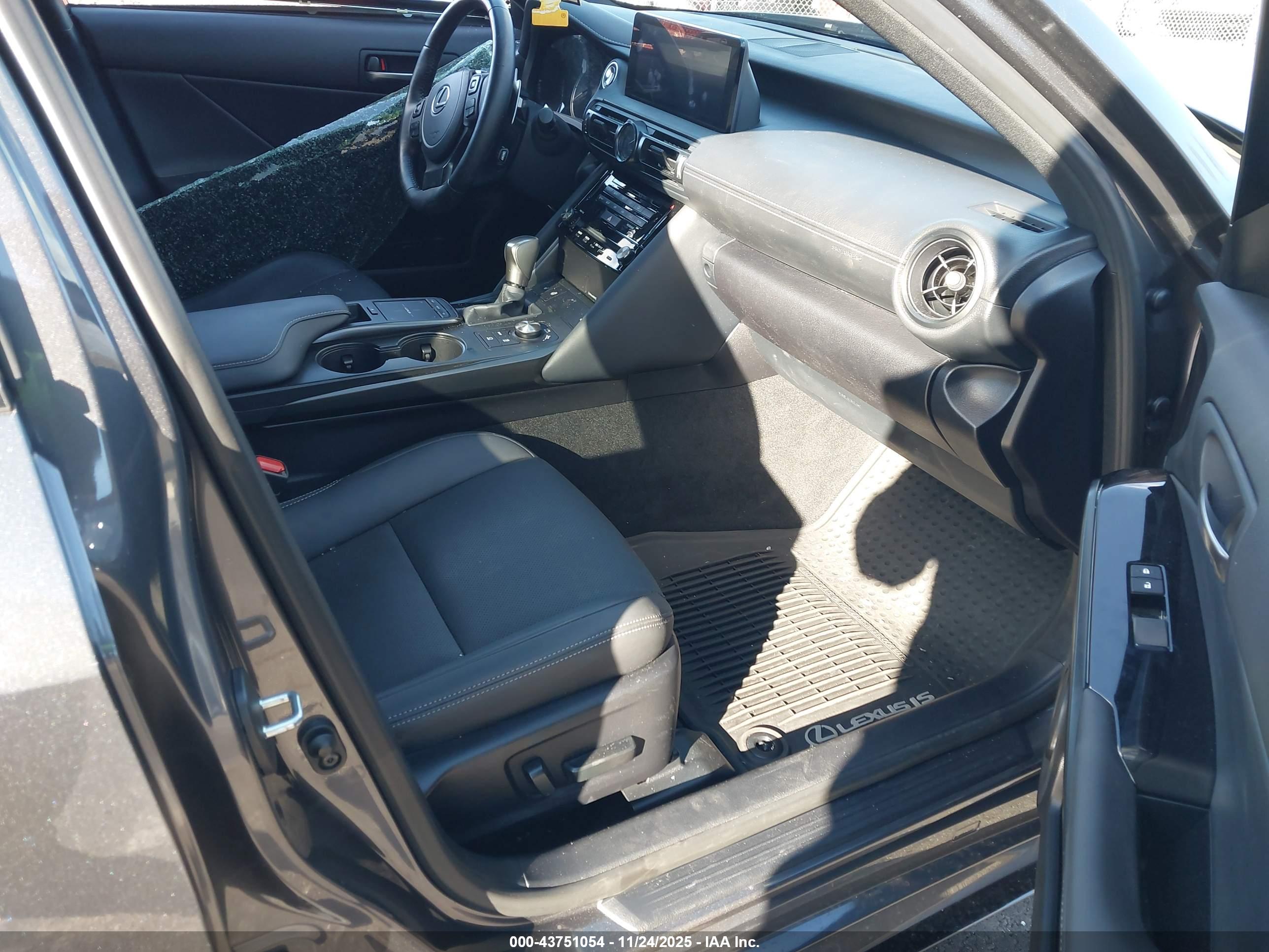 LEXUS IS image 5