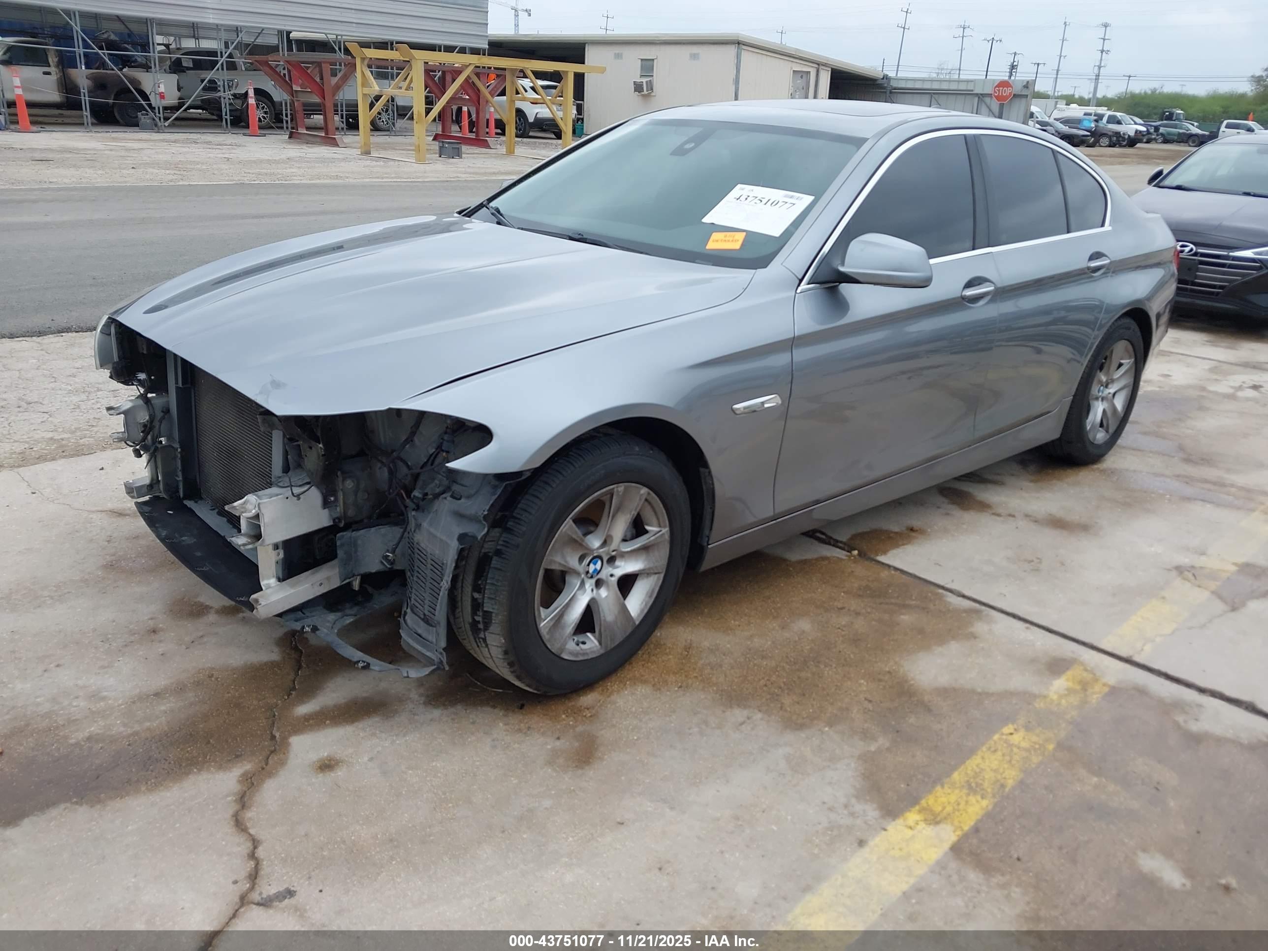 BMW 528I image 2