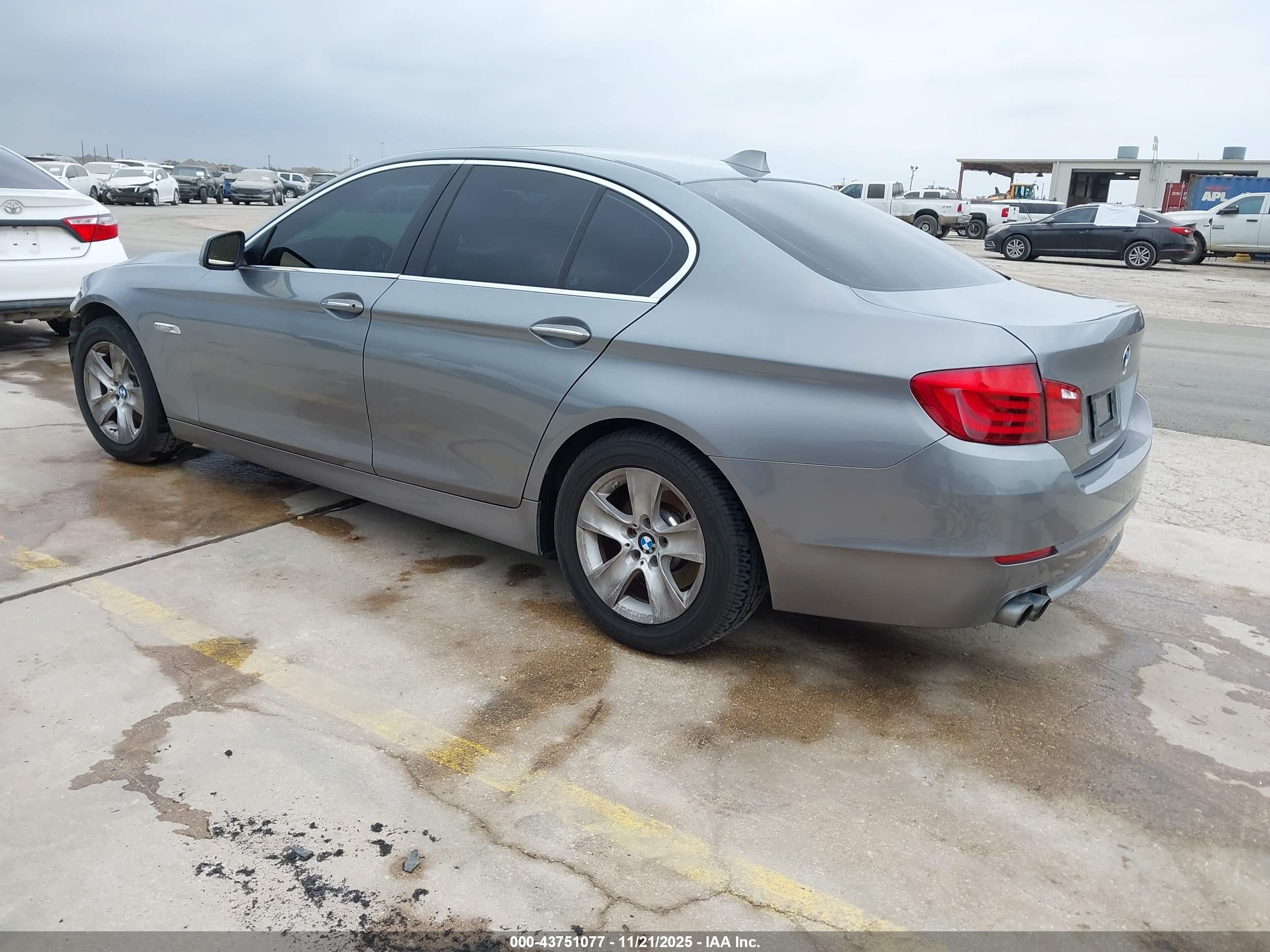 BMW 528I image 3