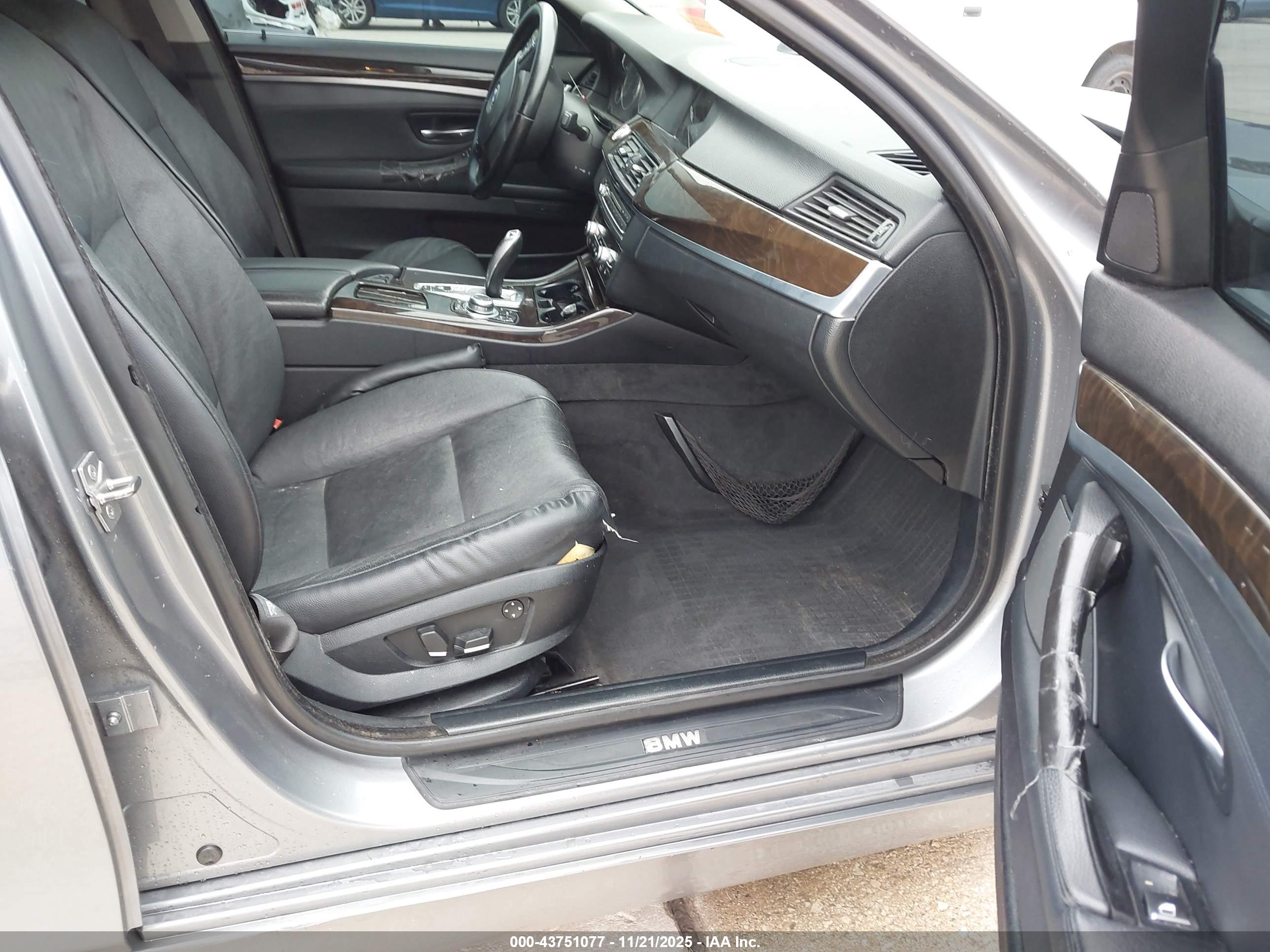 BMW 528I image 5