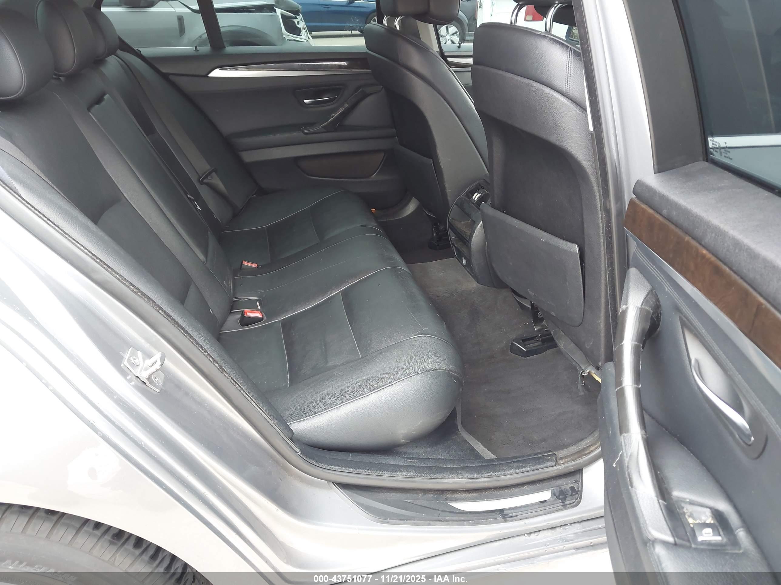 BMW 528I image 8