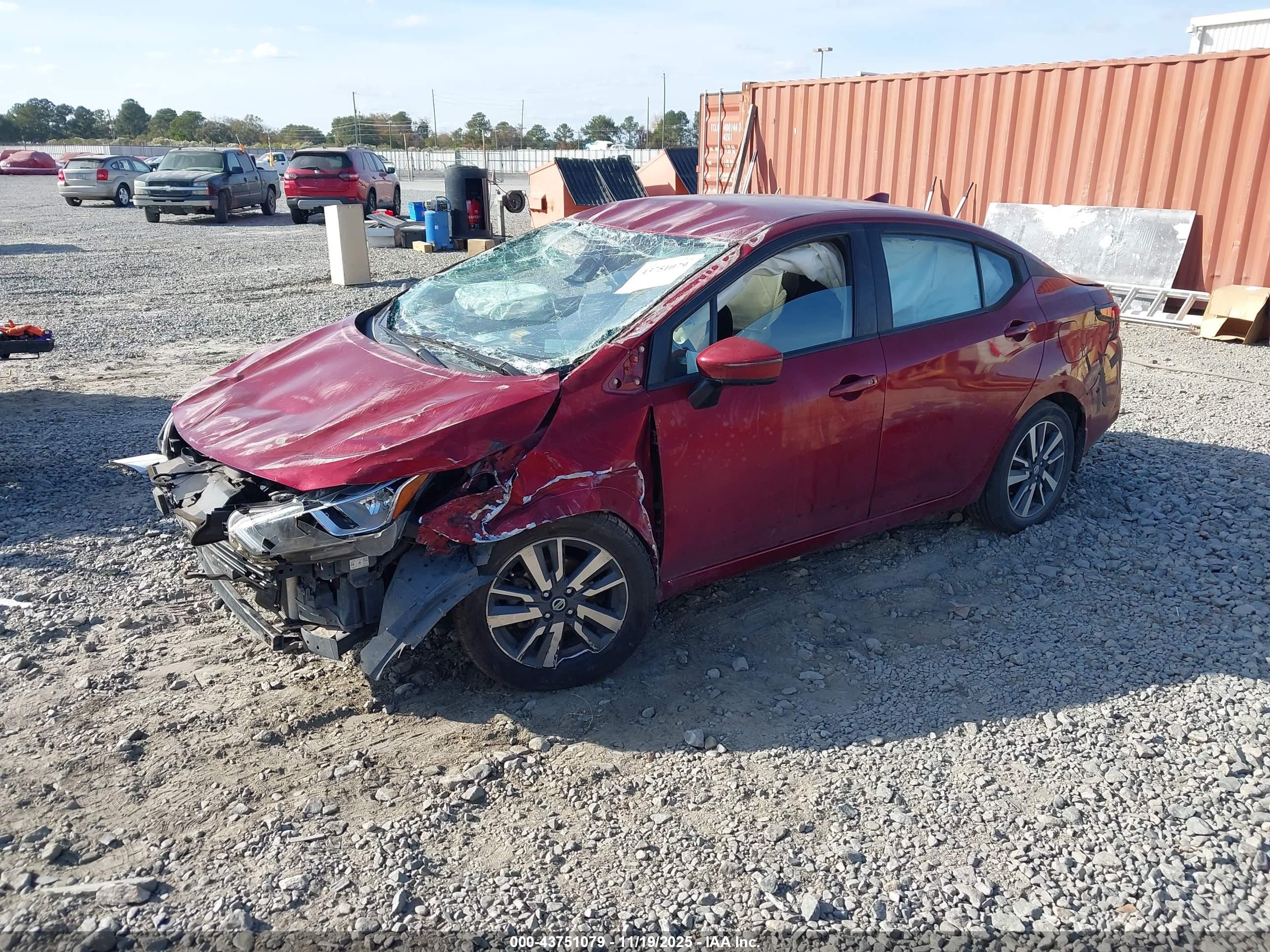 NISSAN VERSA image 2