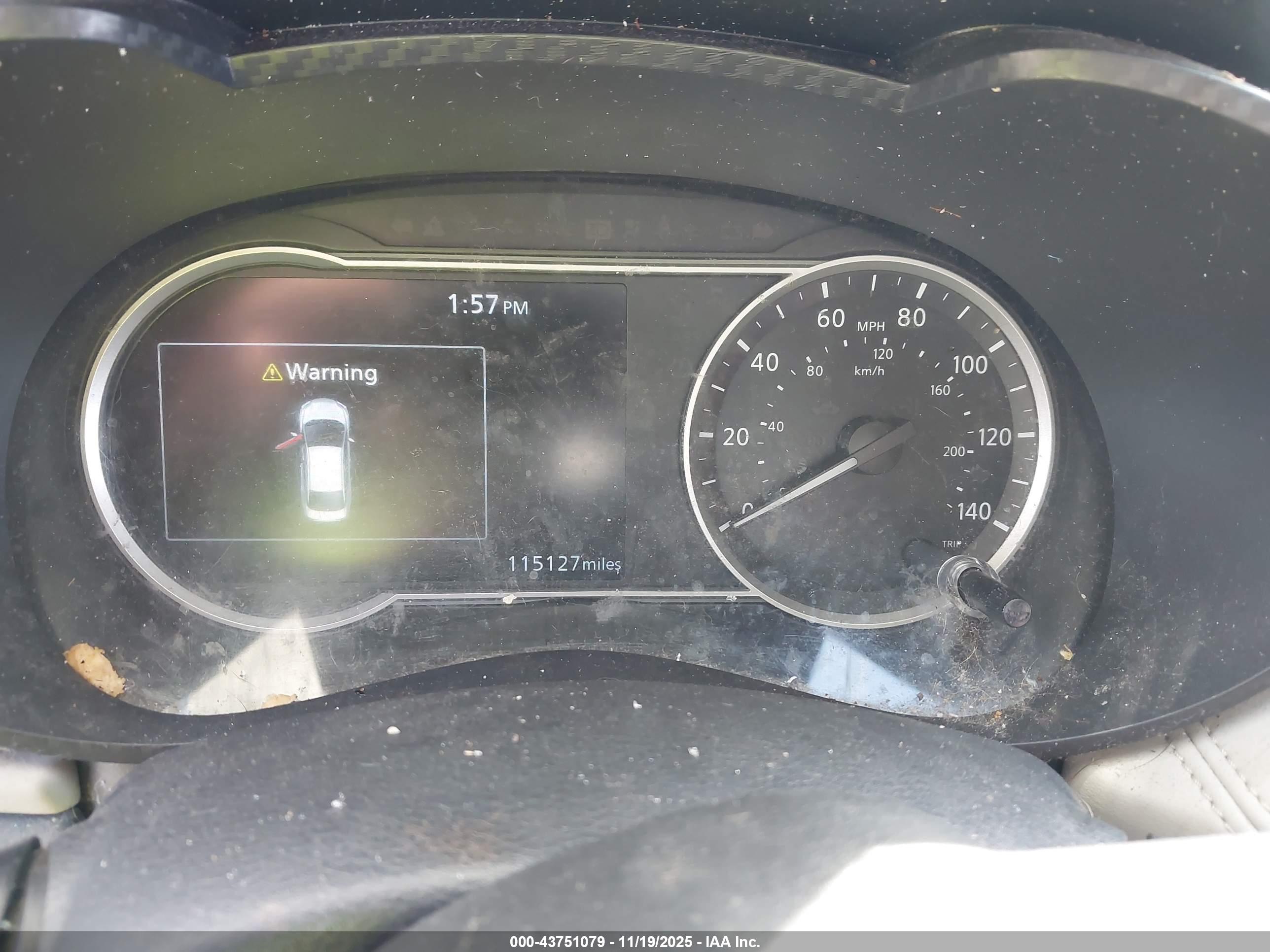 NISSAN VERSA image 7