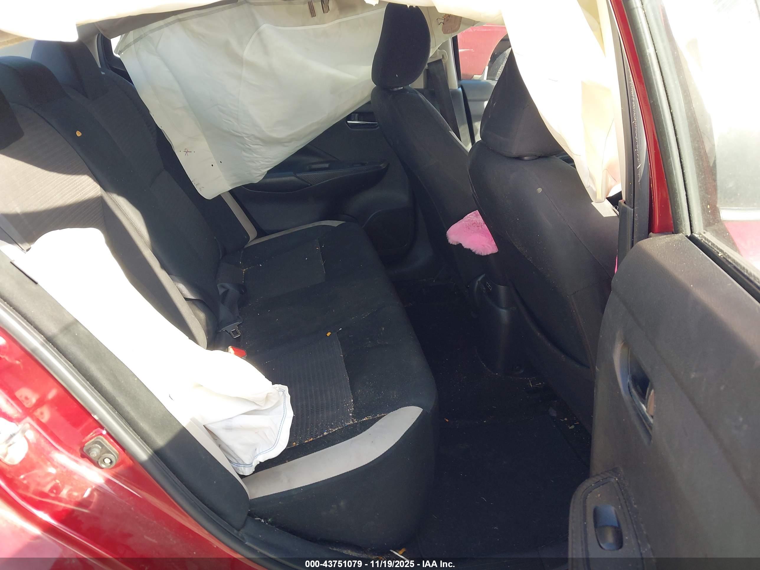 NISSAN VERSA image 8