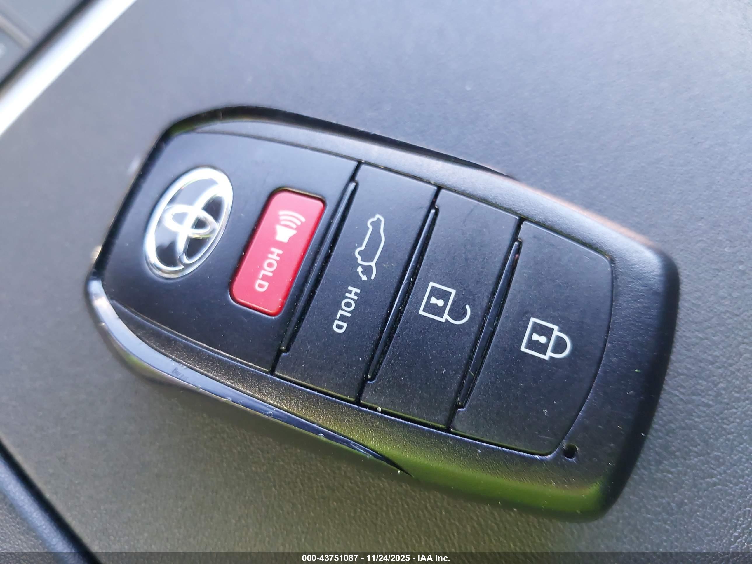 TOYOTA HIGHLANDER image 11