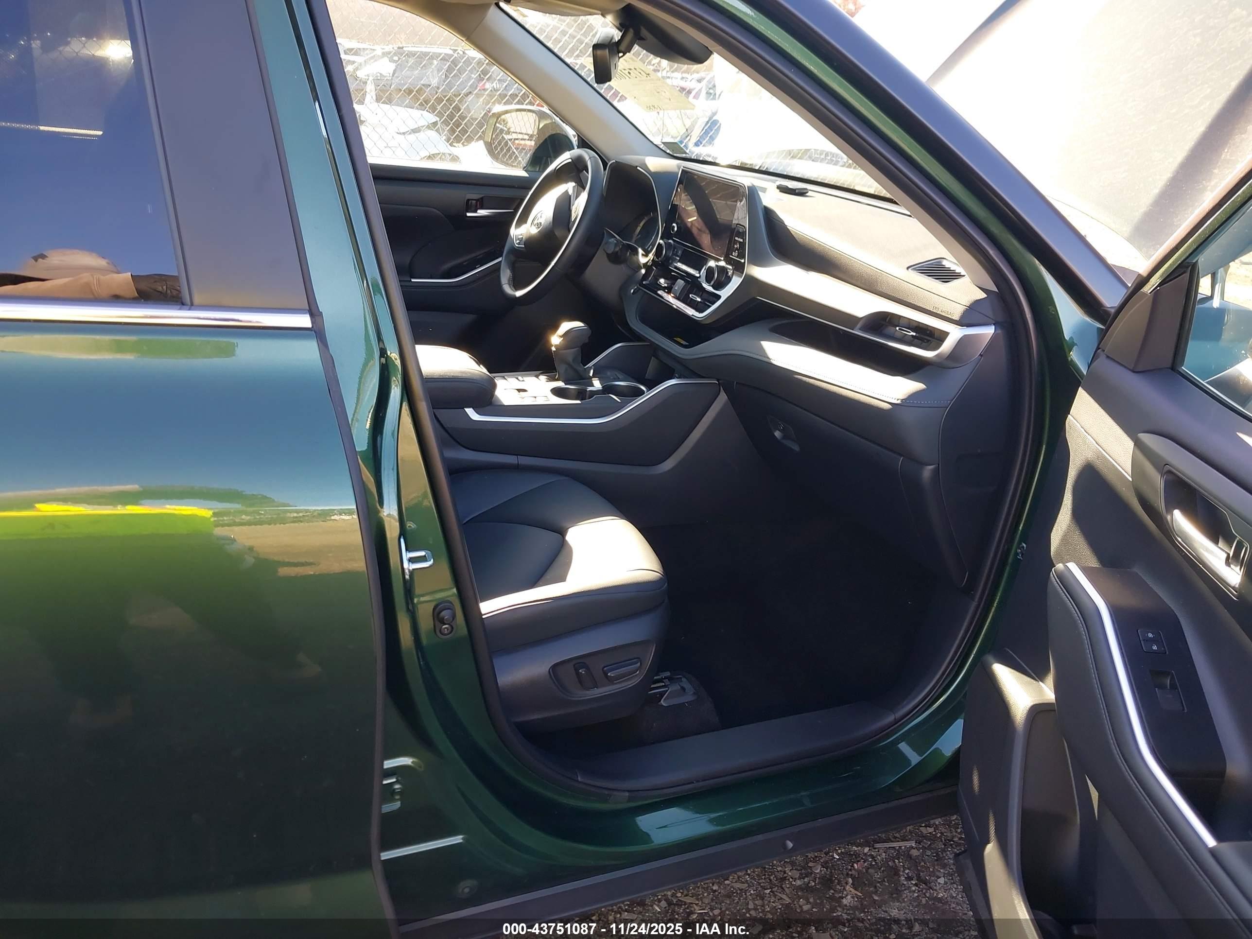TOYOTA HIGHLANDER image 5