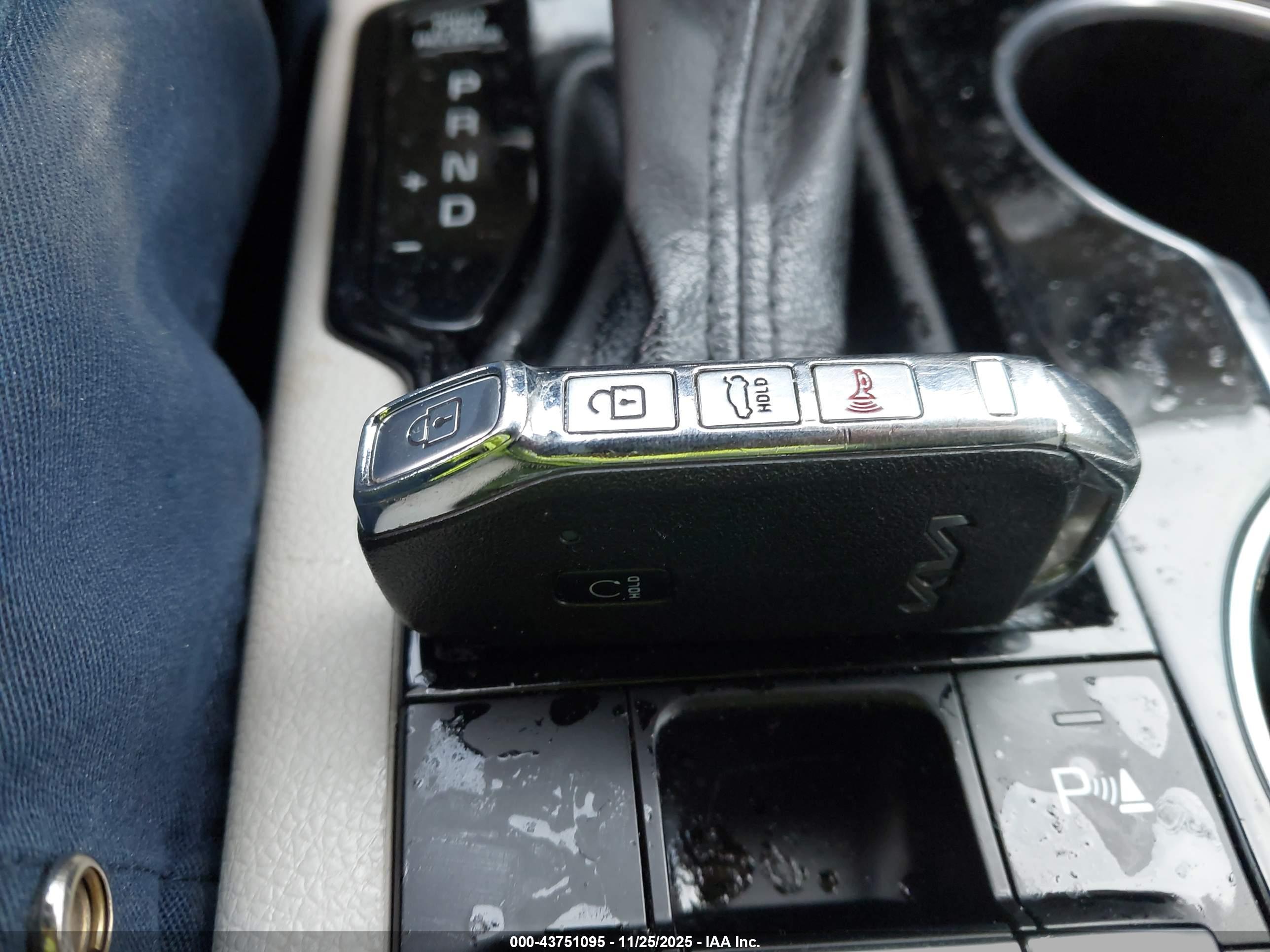 KIA K5 image 11
