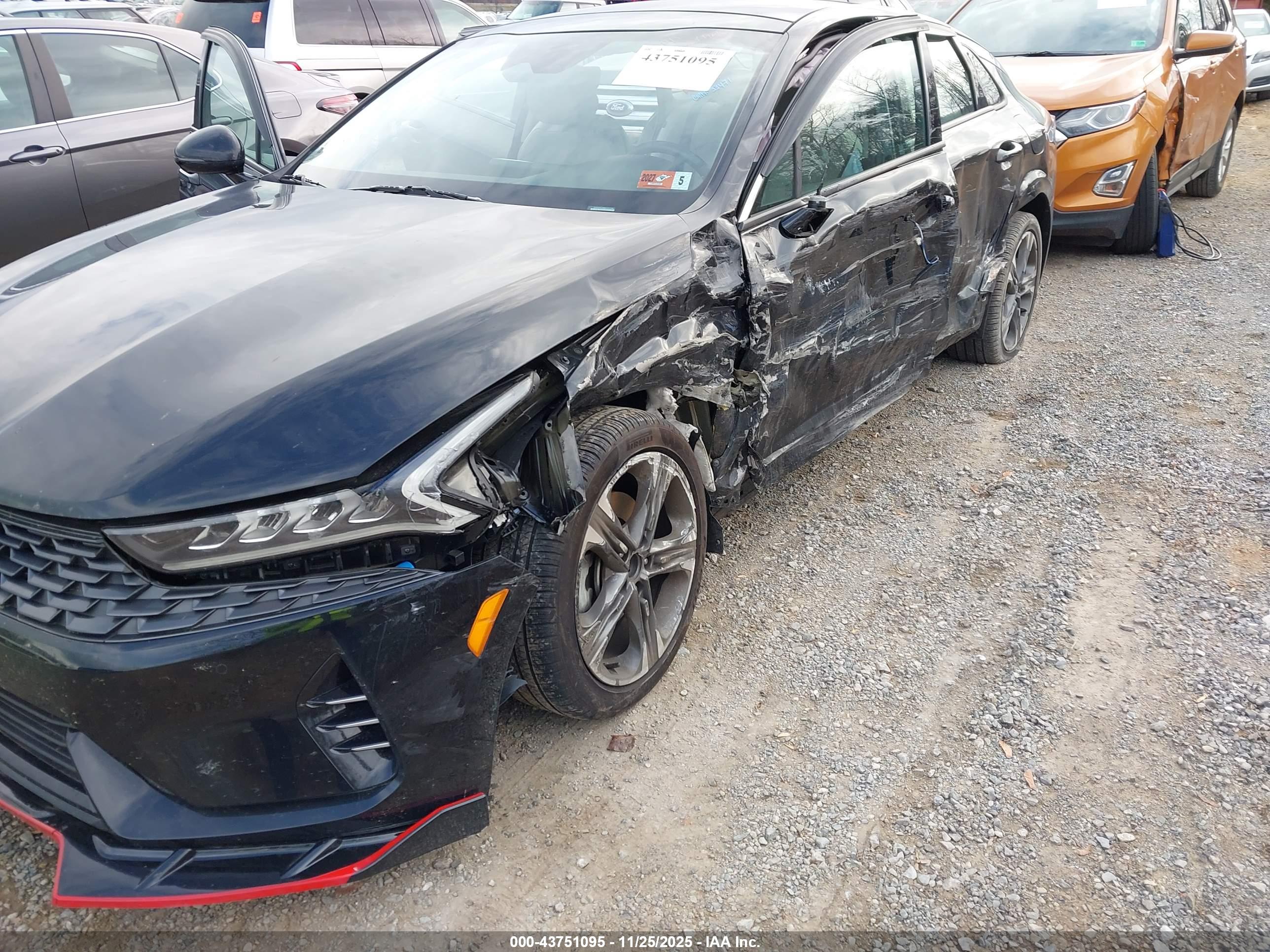 KIA K5 image 6