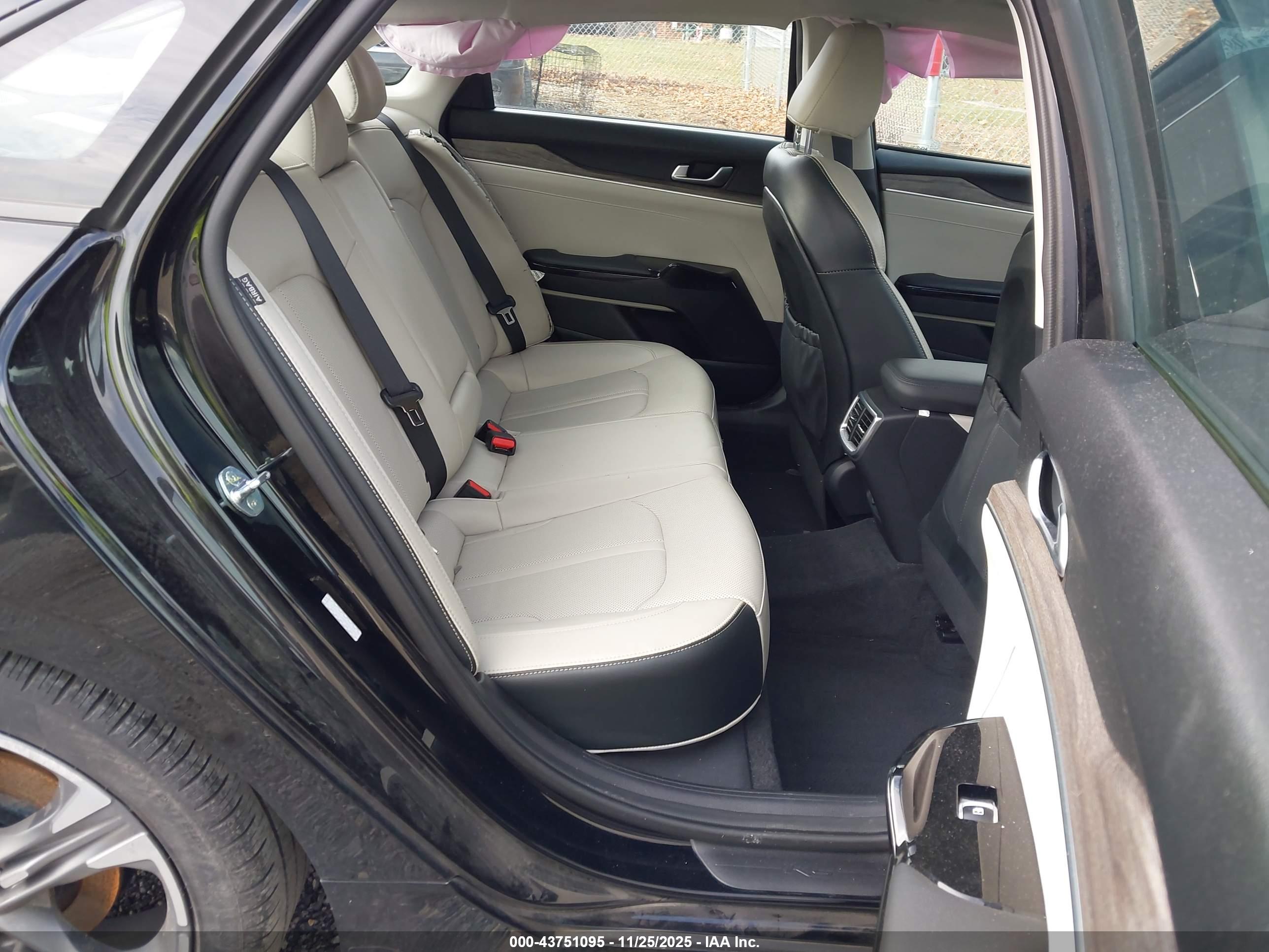 KIA K5 image 8