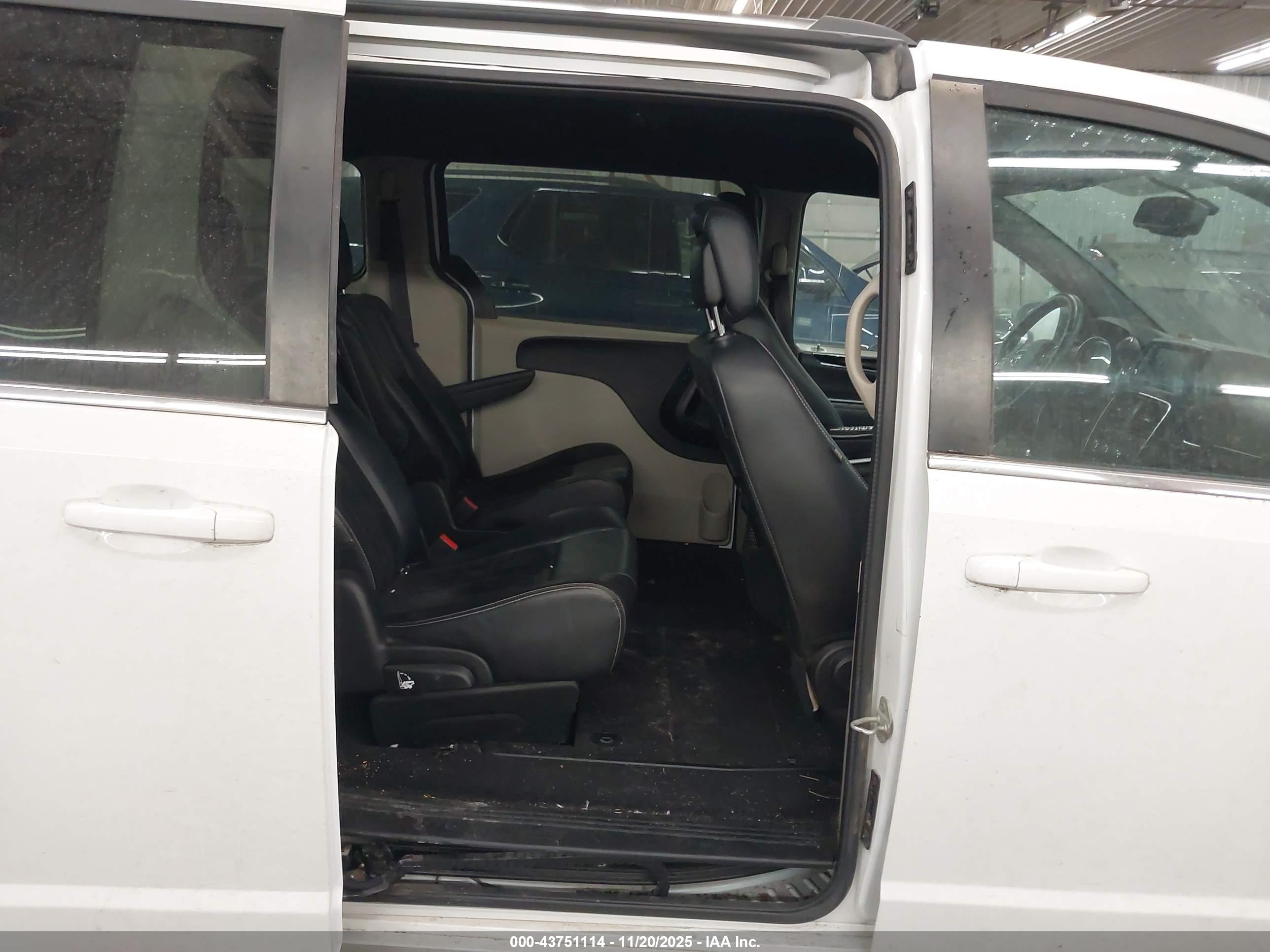 DODGE GRAND image 8
