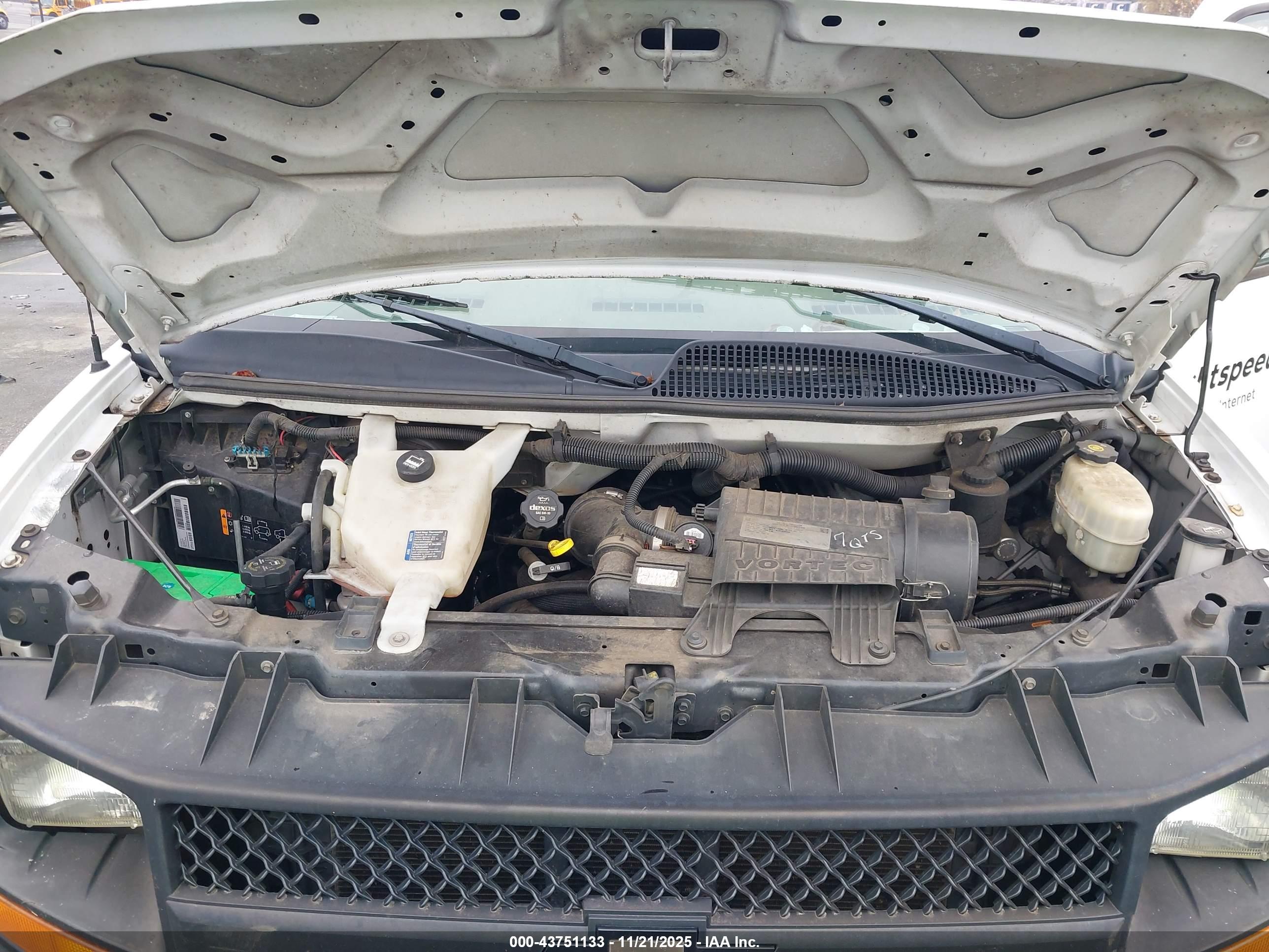CHEVROLET EXPRESS image 10