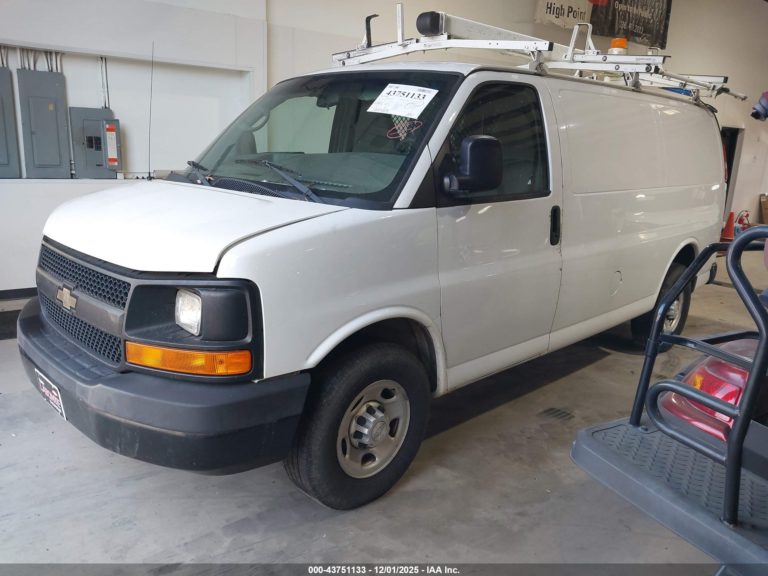 CHEVROLET EXPRESS image 2