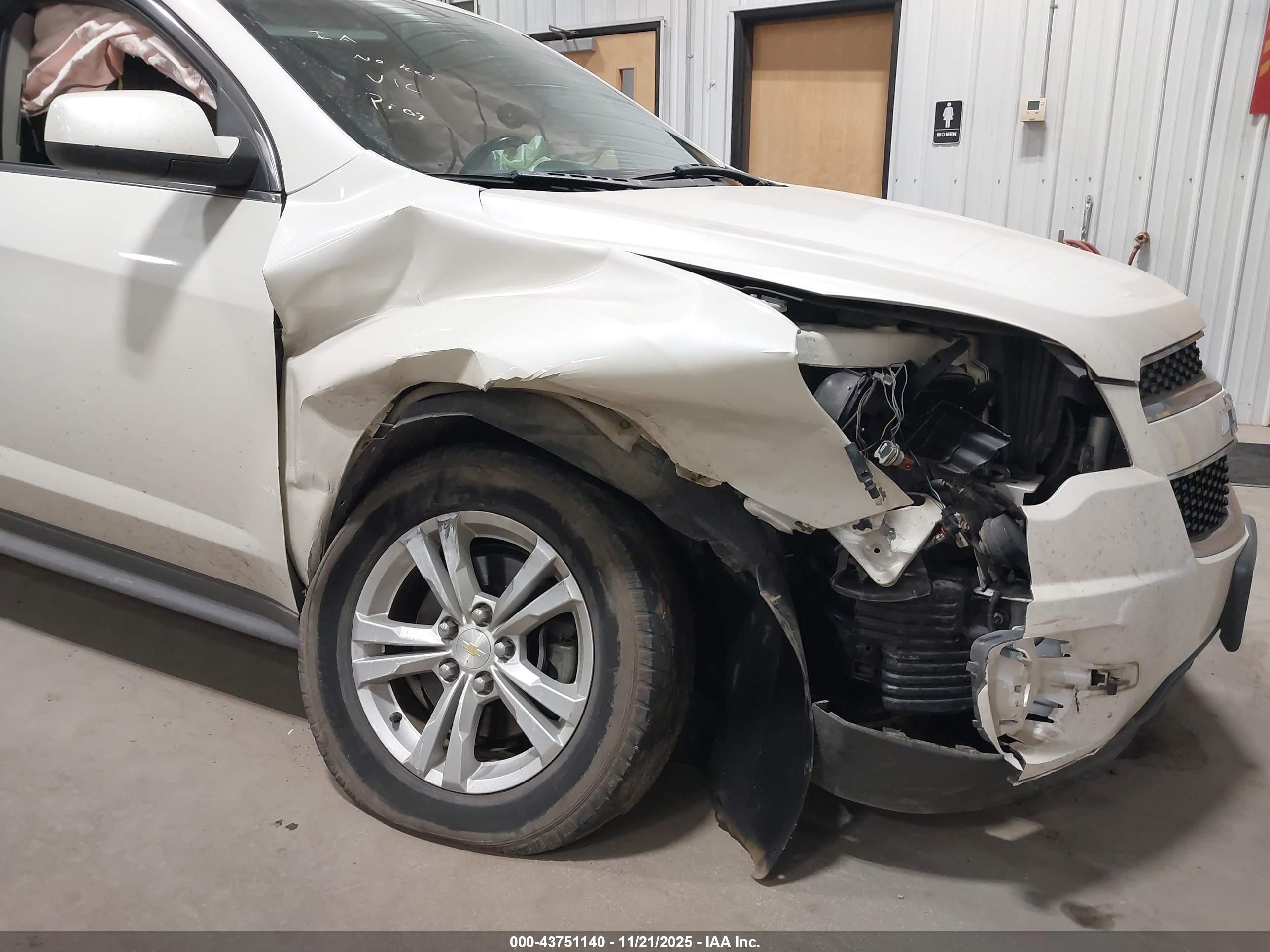 CHEVROLET EQUINOX image 6
