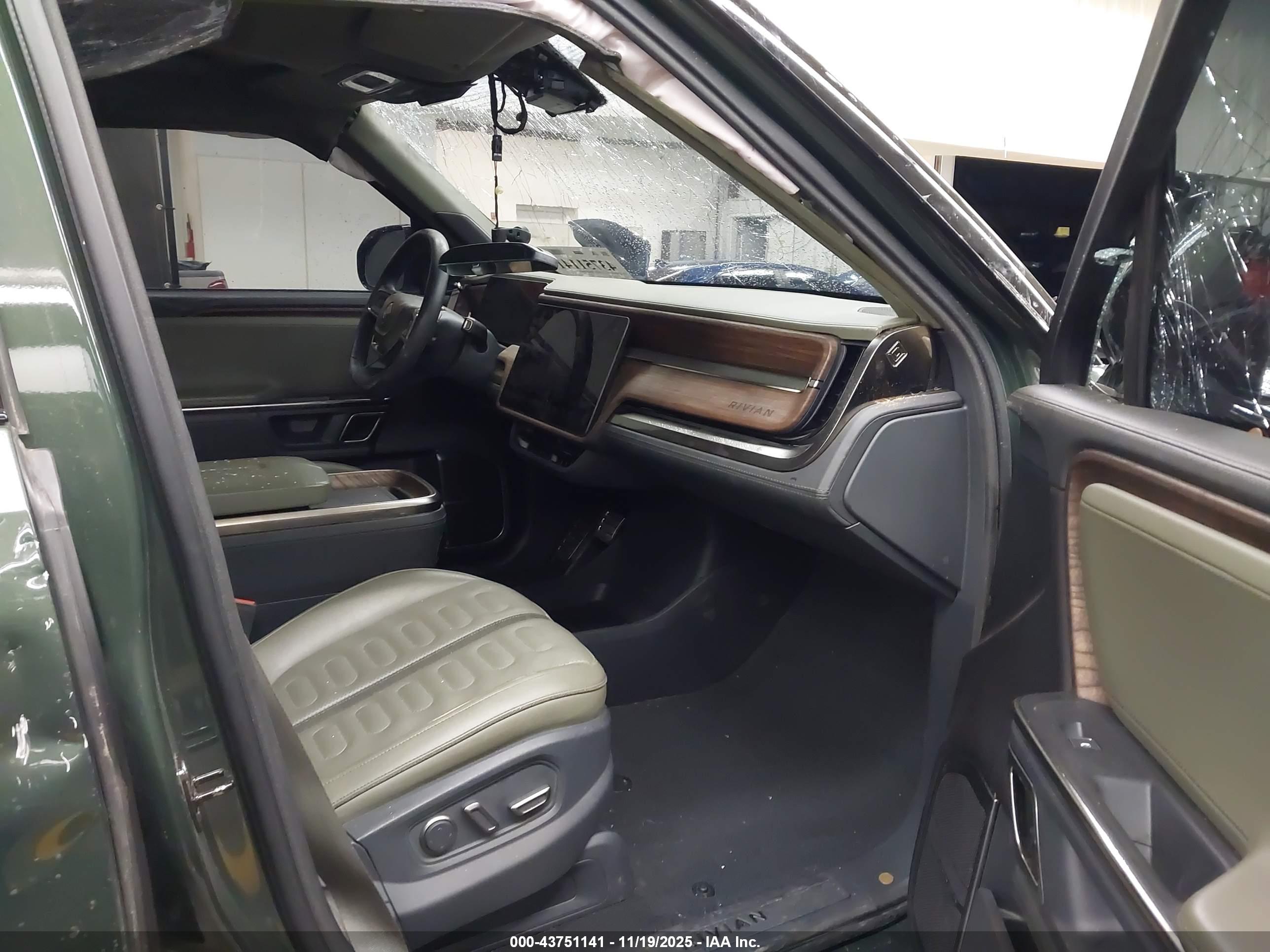 RIVIAN R1T image 5