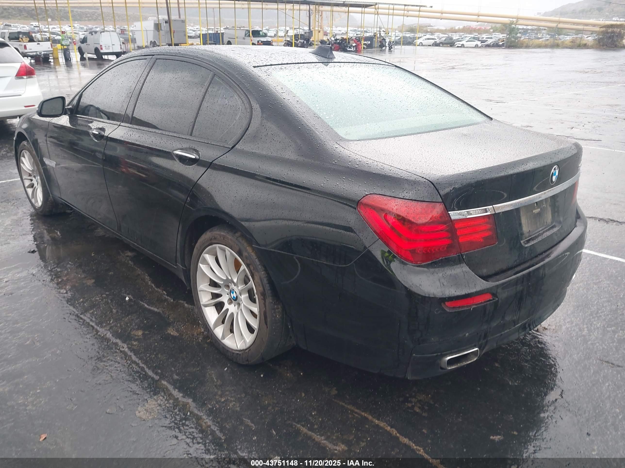 BMW 750I image 3