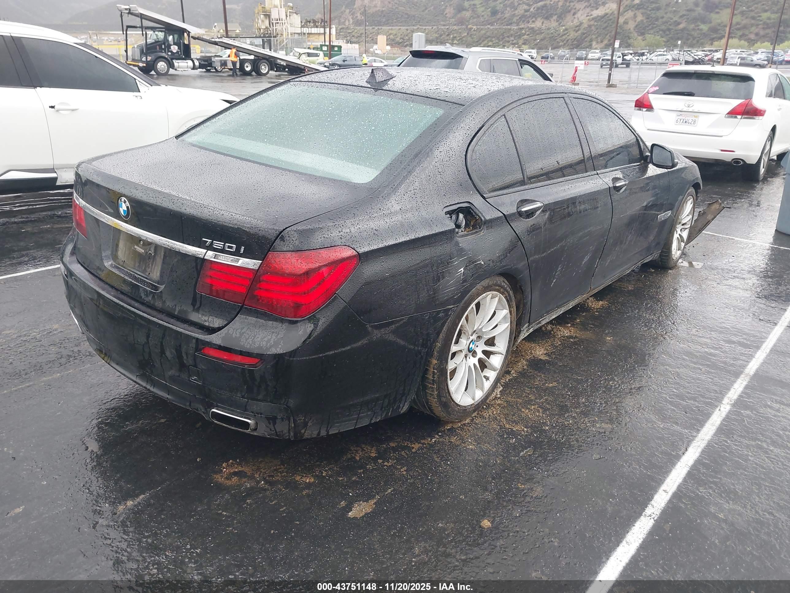 BMW 750I image 4
