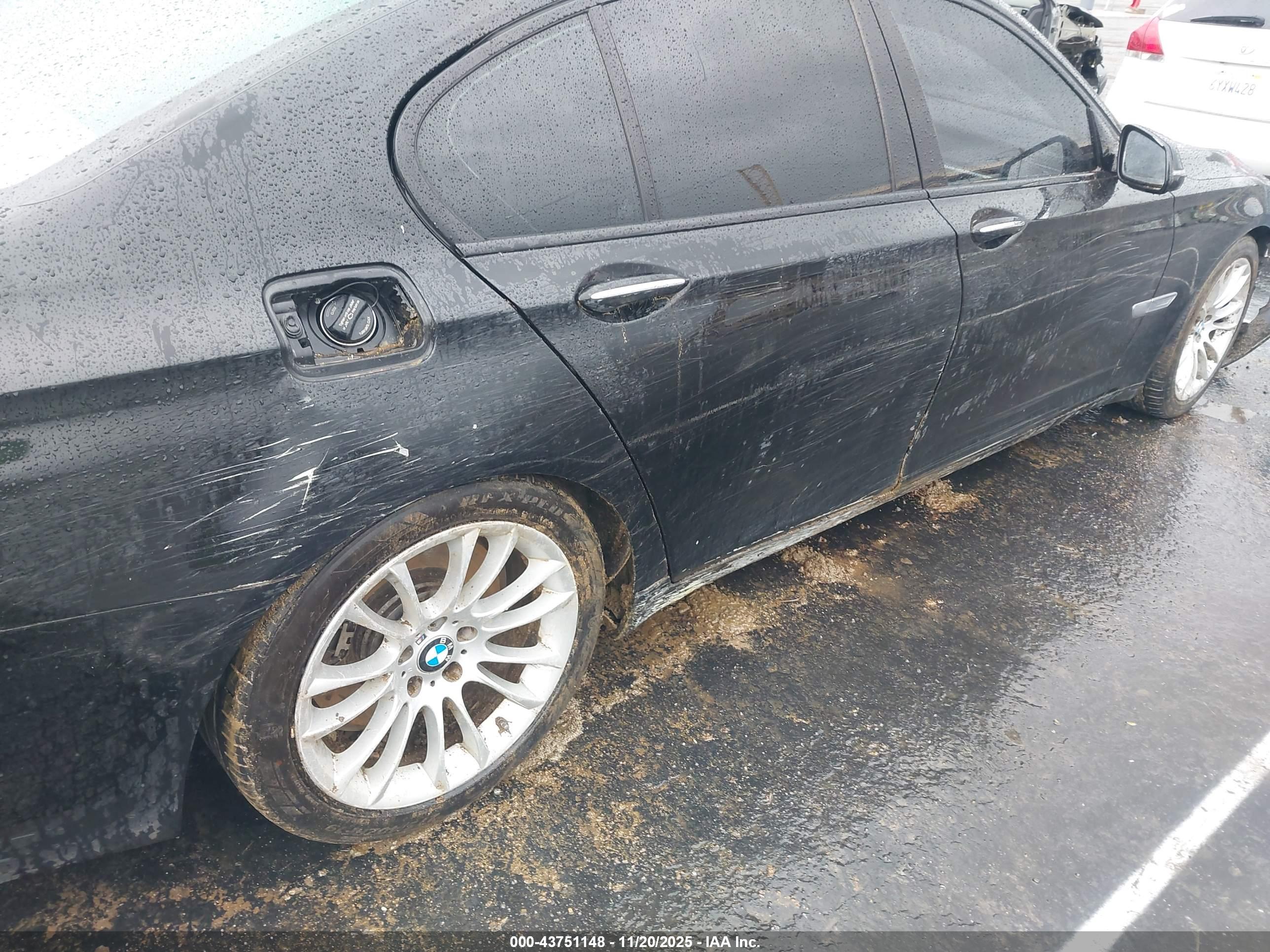BMW 750I image 6