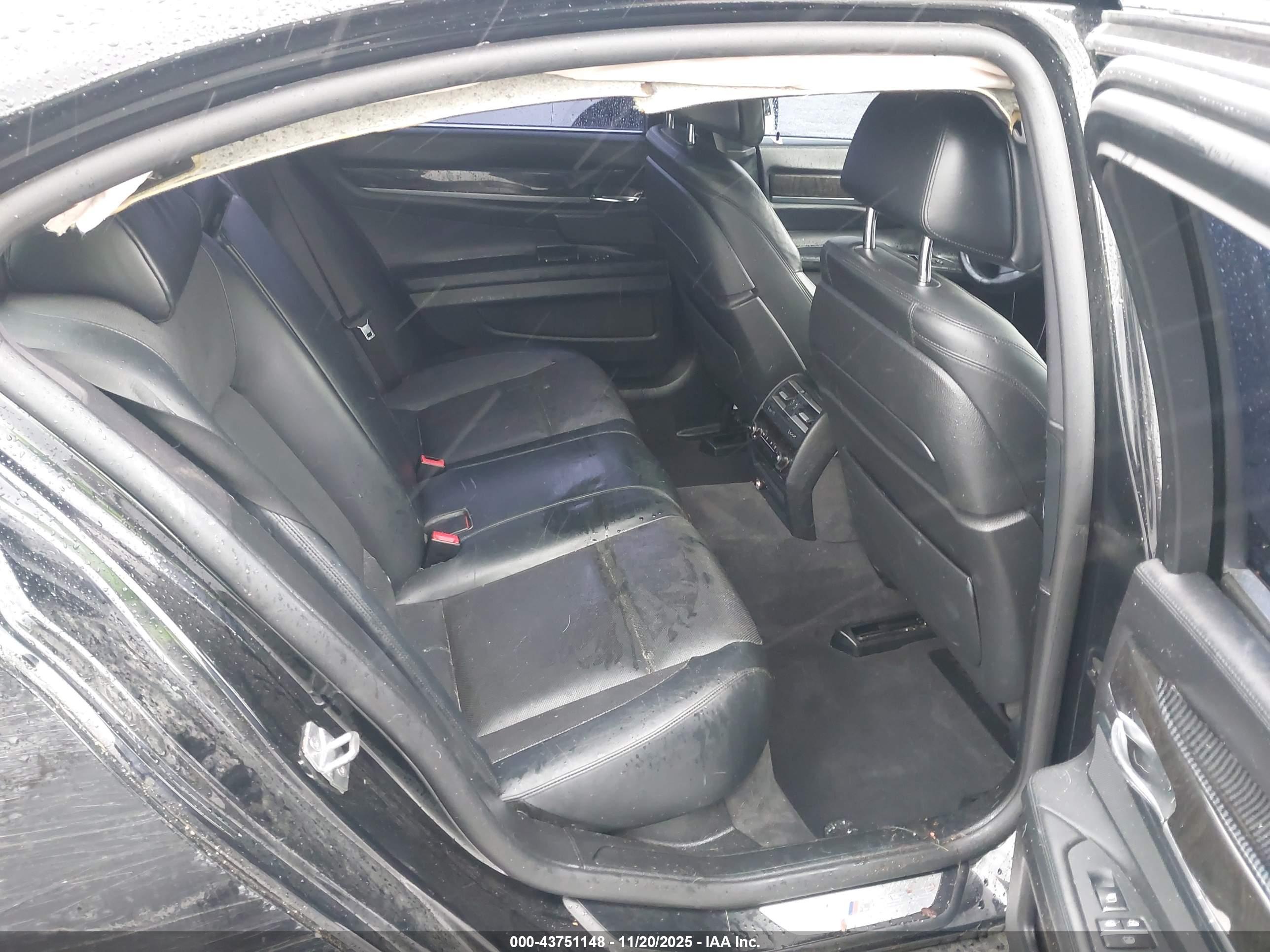 BMW 750I image 8