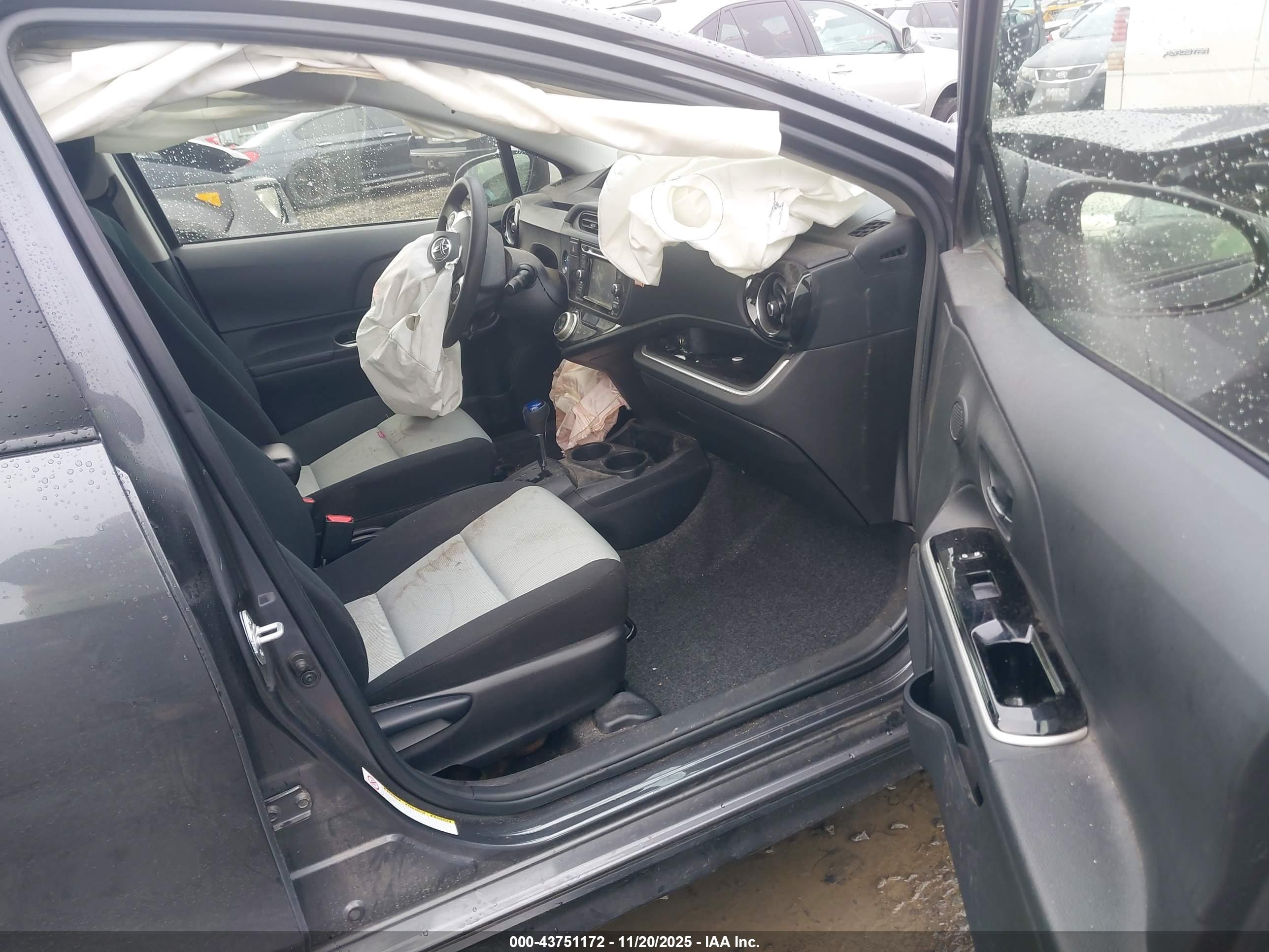 TOYOTA PRIUS image 5